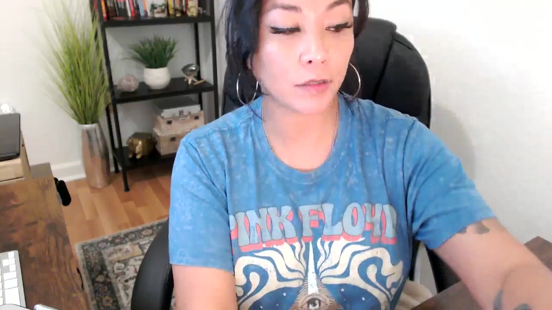 Gallery image thumbnail from MickaylaMinx's myfreecams stream on, 11/27/2024, 21:57 image 19 of 20