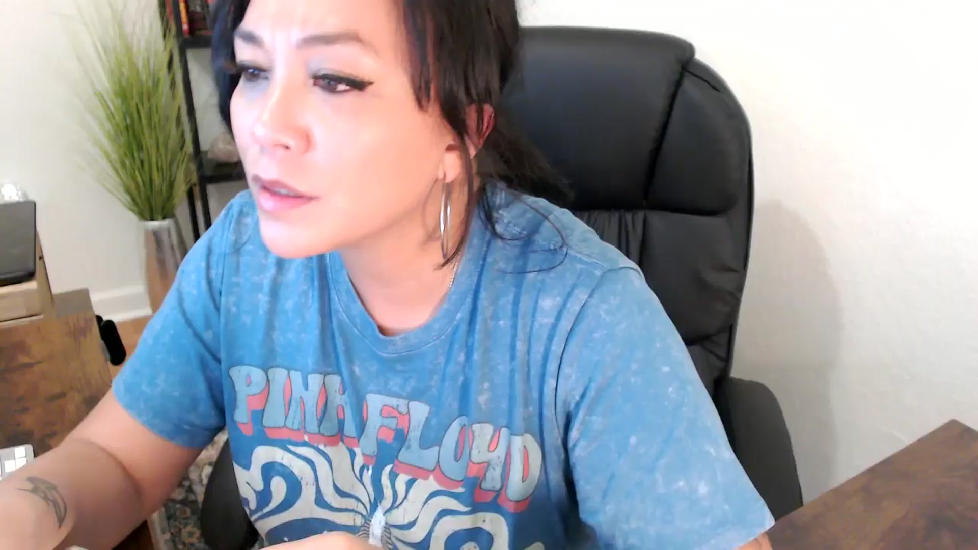 Gallery image thumbnail from MickaylaMinx's myfreecams stream on, 11/27/2024, 21:57 image 18 of 20