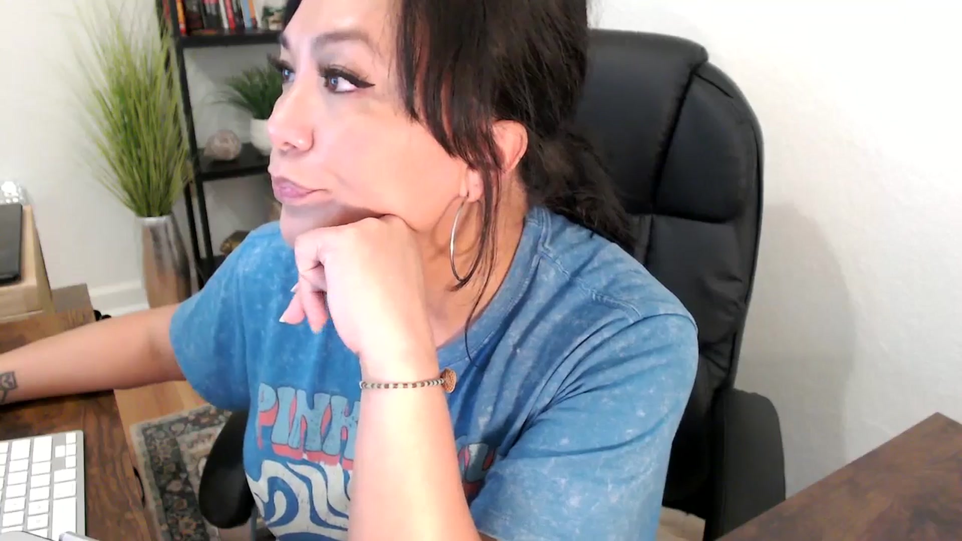 Gallery image thumbnail from MickaylaMinx's myfreecams stream on, 11/27/2024, 21:57 image 8 of 20