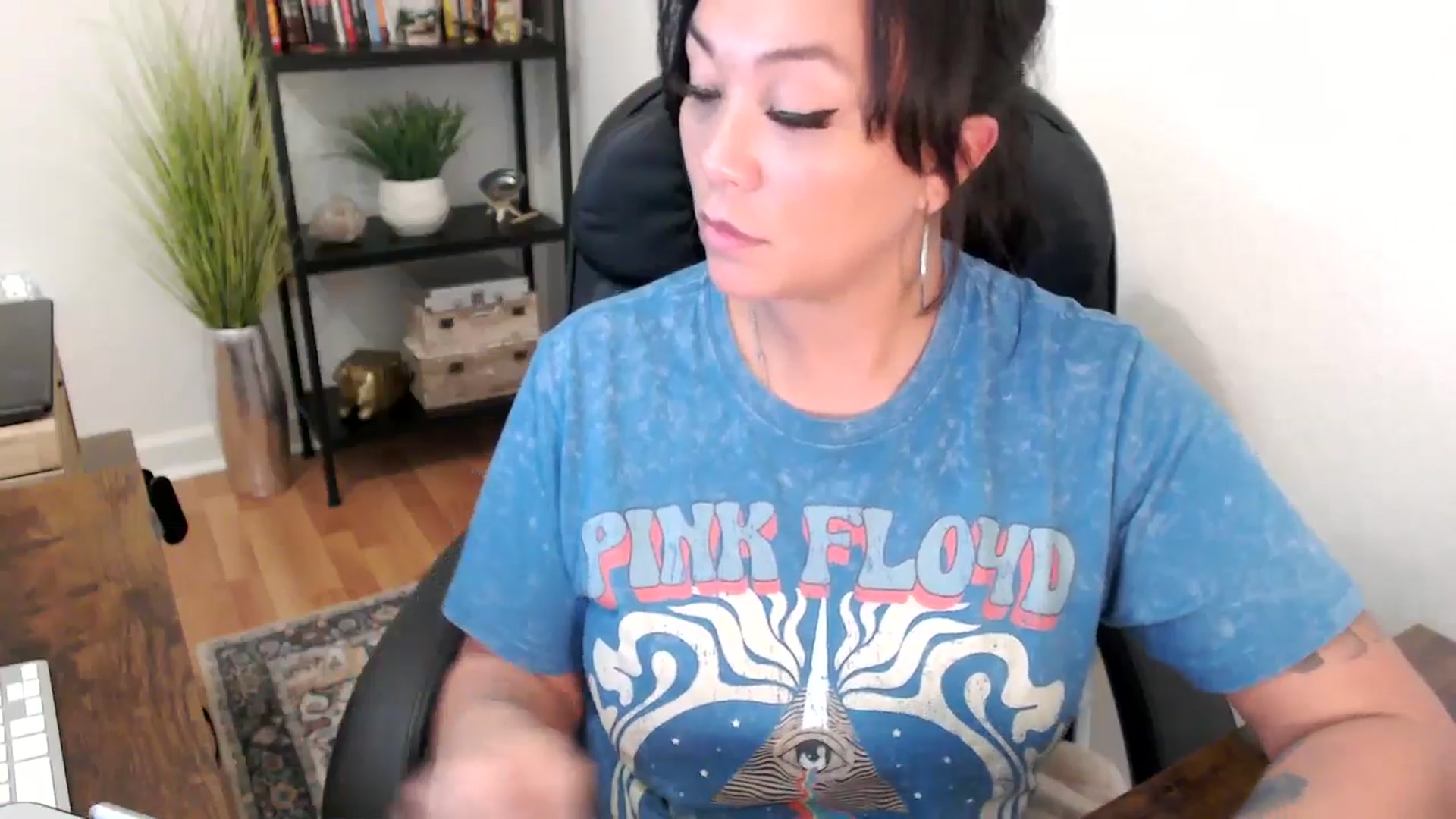 Gallery image thumbnail from MickaylaMinx's myfreecams stream on, 11/27/2024, 22:11 image 3 of 20