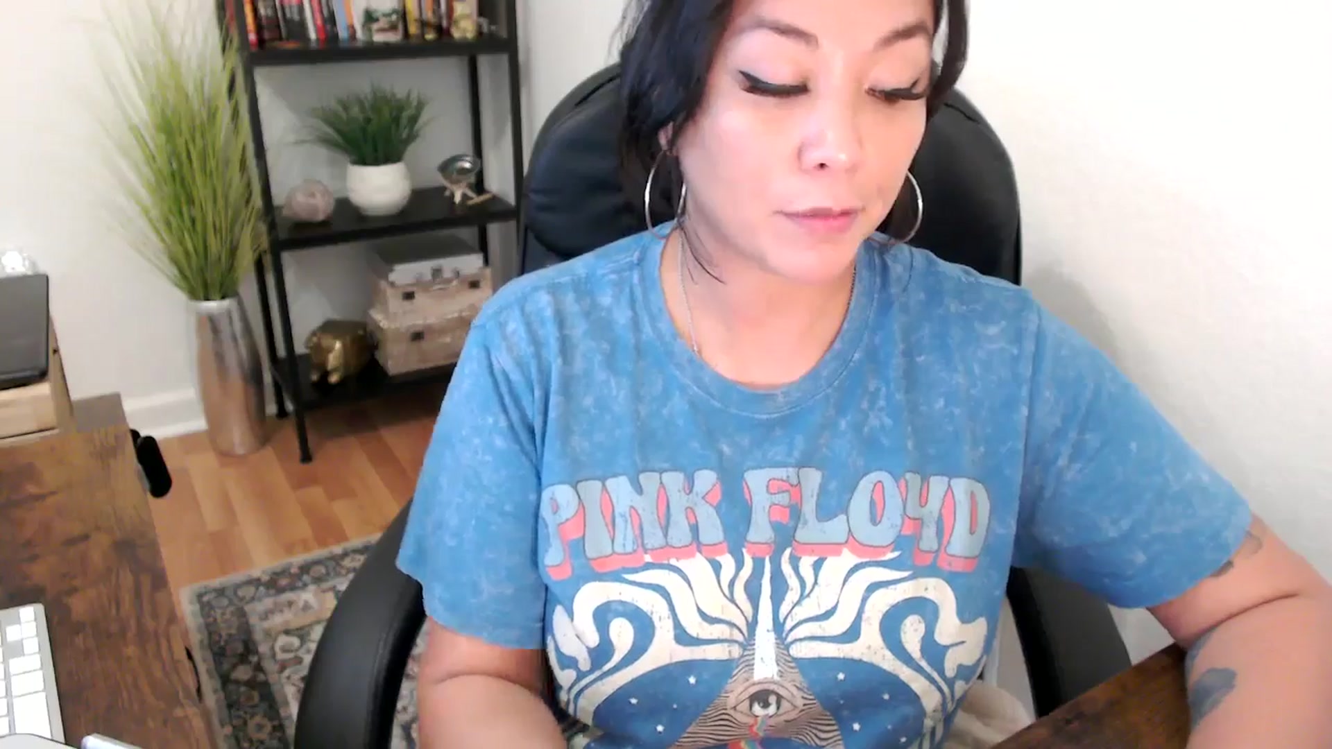 Gallery image thumbnail from MickaylaMinx's myfreecams stream on, 11/27/2024, 22:11 image 2 of 20