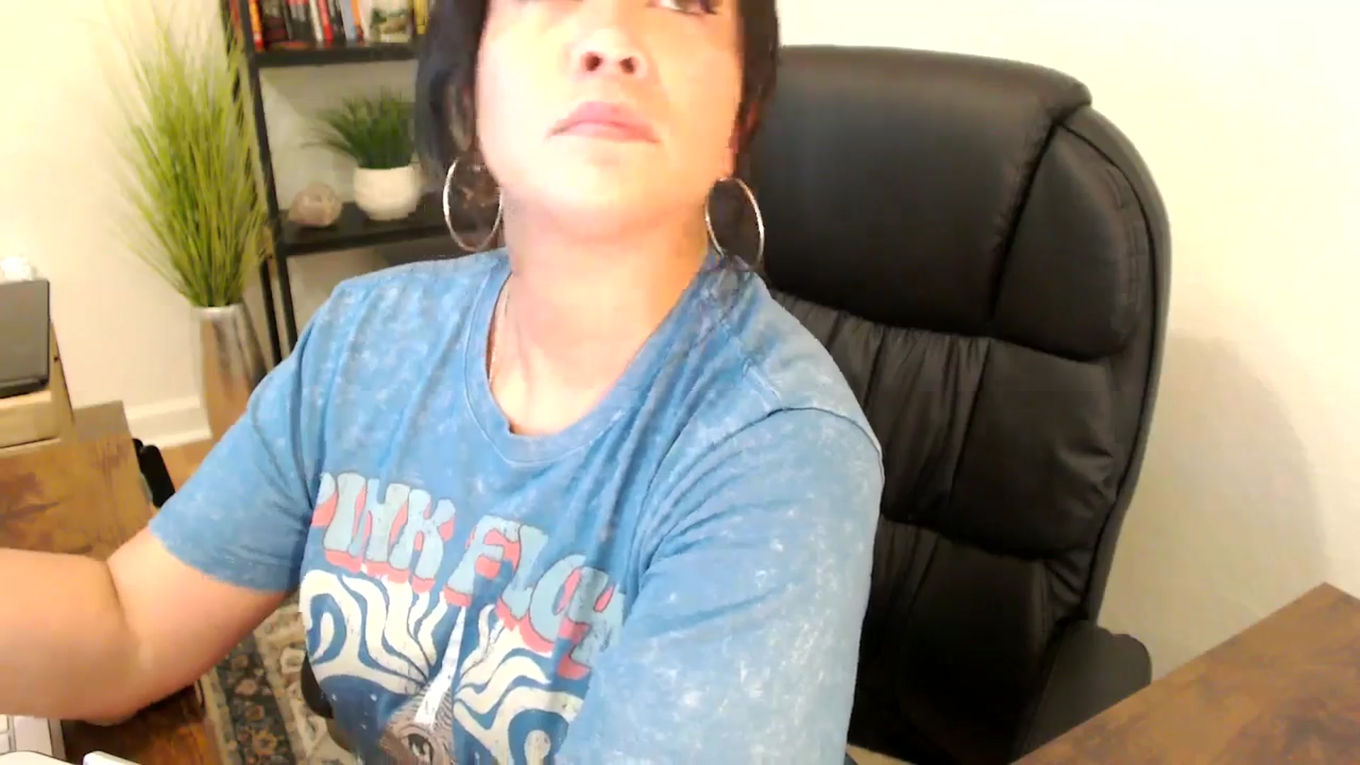 Gallery image thumbnail from MickaylaMinx's myfreecams stream on, 11/27/2024, 22:11 image 6 of 20