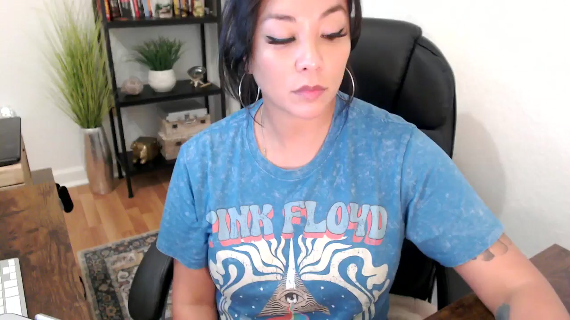 Gallery image thumbnail from MickaylaMinx's myfreecams stream on, 11/27/2024, 22:11 image 1 of 20