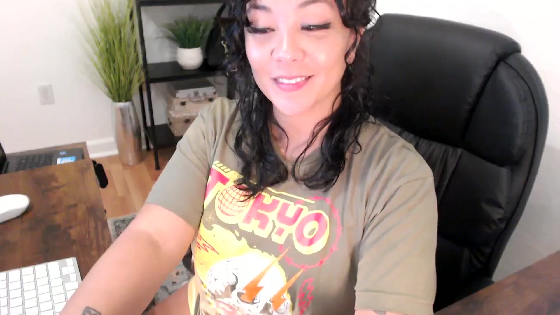 Gallery image thumbnail from MickaylaMinx's myfreecams stream on, 12/02/2024, 17:19 image 12 of 20