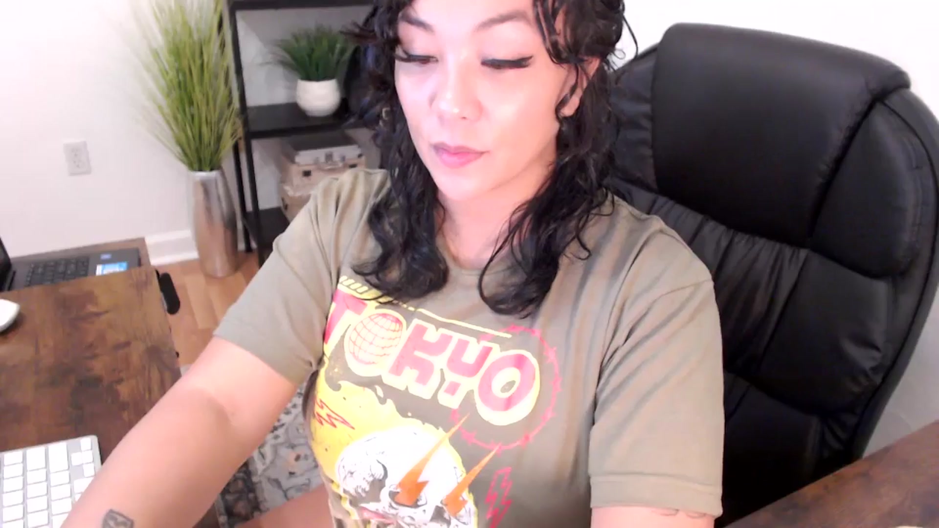Gallery image thumbnail from MickaylaMinx's myfreecams stream on, 12/02/2024, 17:35 image 14 of 20