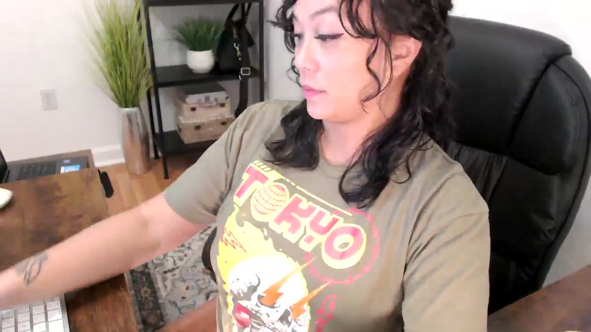 Gallery image thumbnail from MickaylaMinx's myfreecams stream on, 12/02/2024, 17:35 image 12 of 20