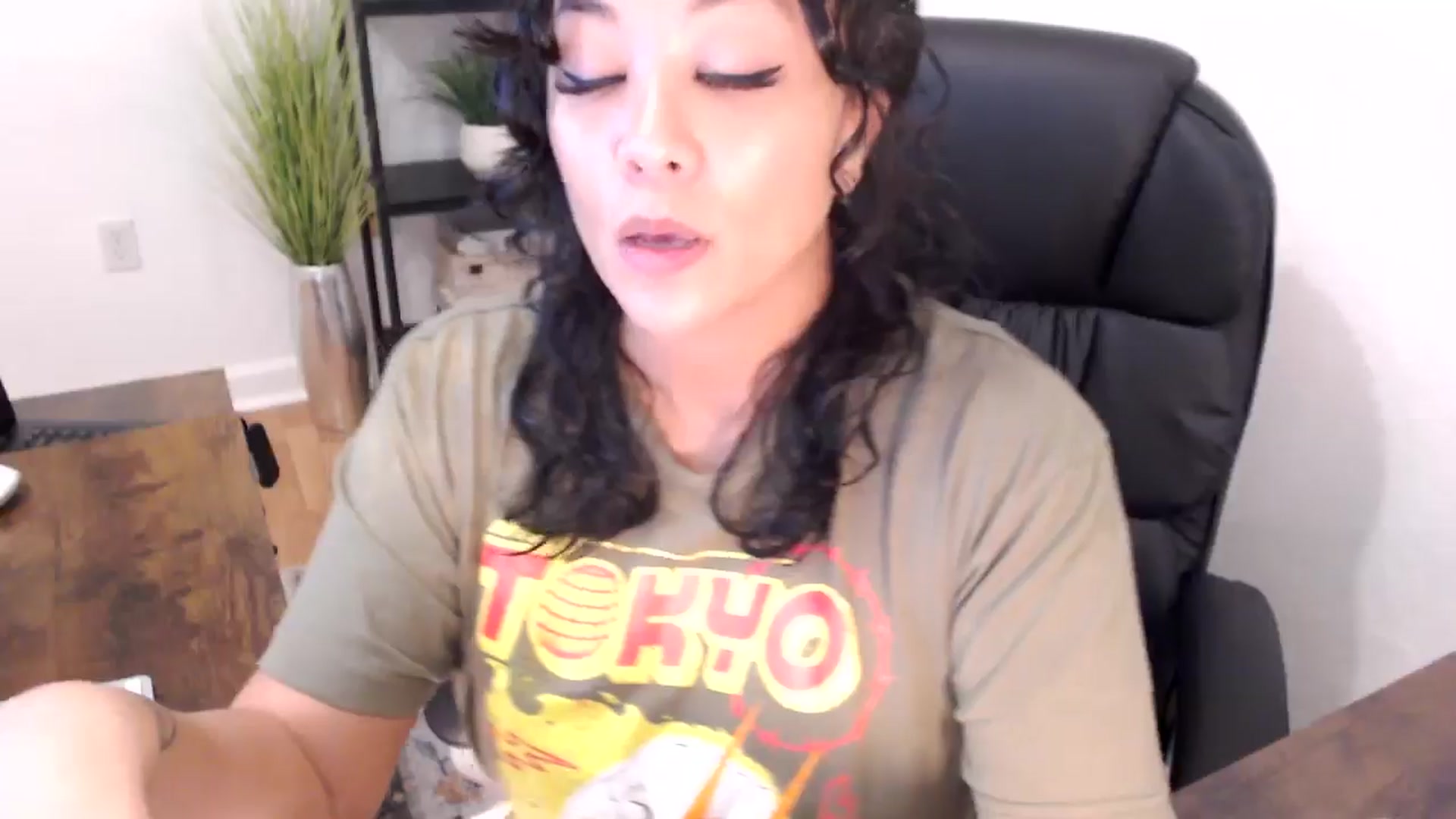 Gallery image thumbnail from MickaylaMinx's myfreecams stream on, 12/02/2024, 17:35 image 18 of 20