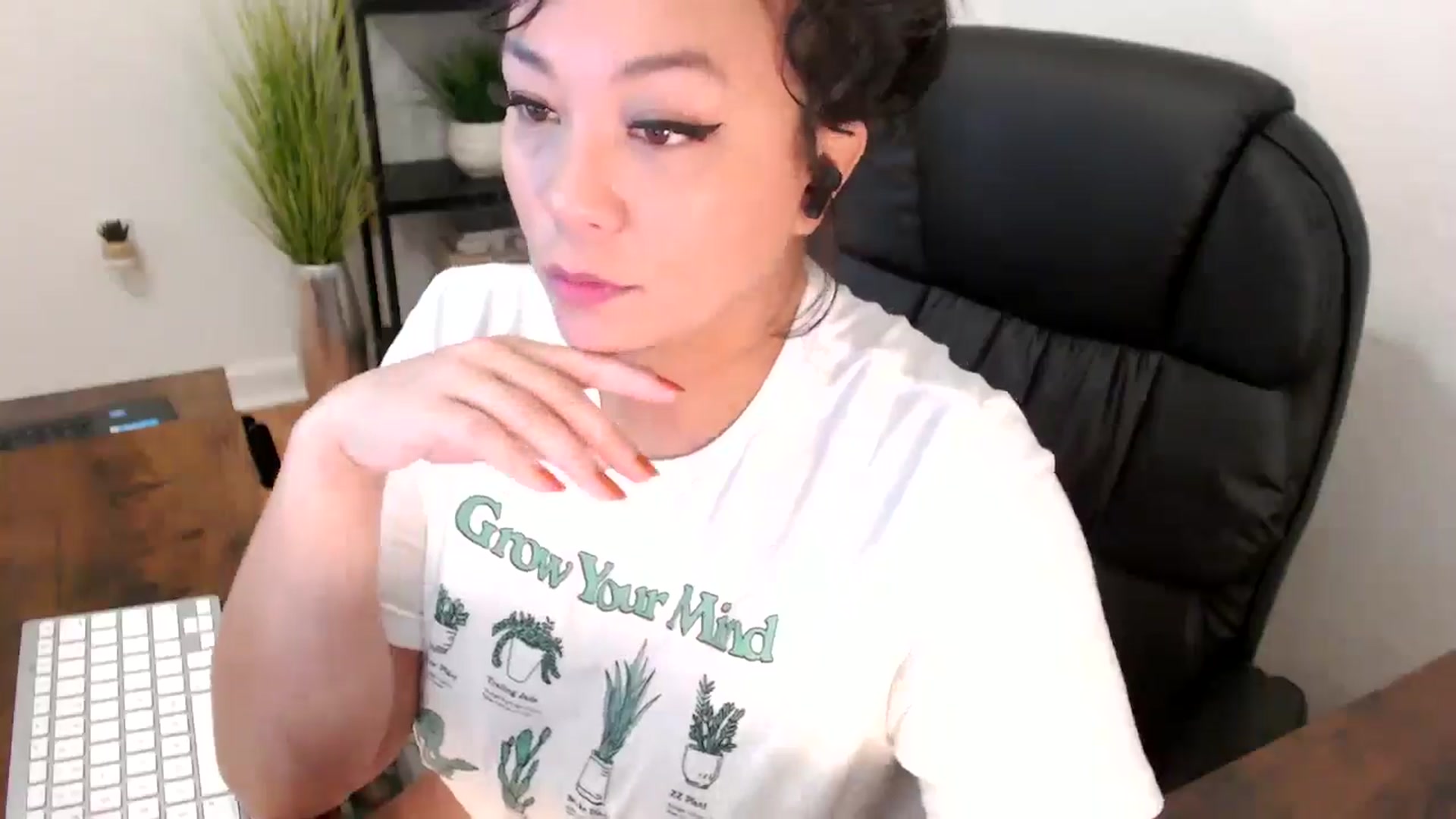 Gallery image thumbnail from MickaylaMinx's myfreecams stream on, 12/03/2024, 16:06 image 7 of 20