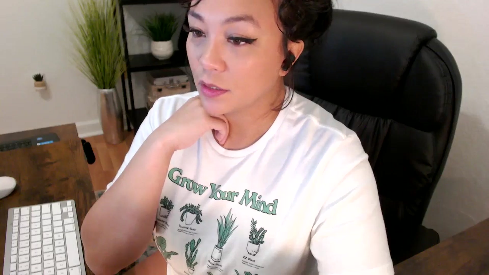 Gallery image thumbnail from MickaylaMinx's myfreecams stream on, 12/03/2024, 16:06 image 3 of 20