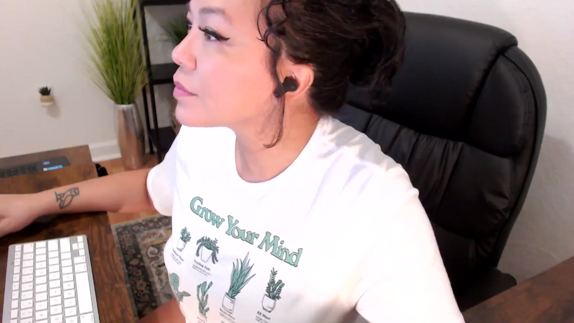 Gallery image thumbnail from MickaylaMinx's myfreecams stream on, 12/03/2024, 16:06 image 9 of 20