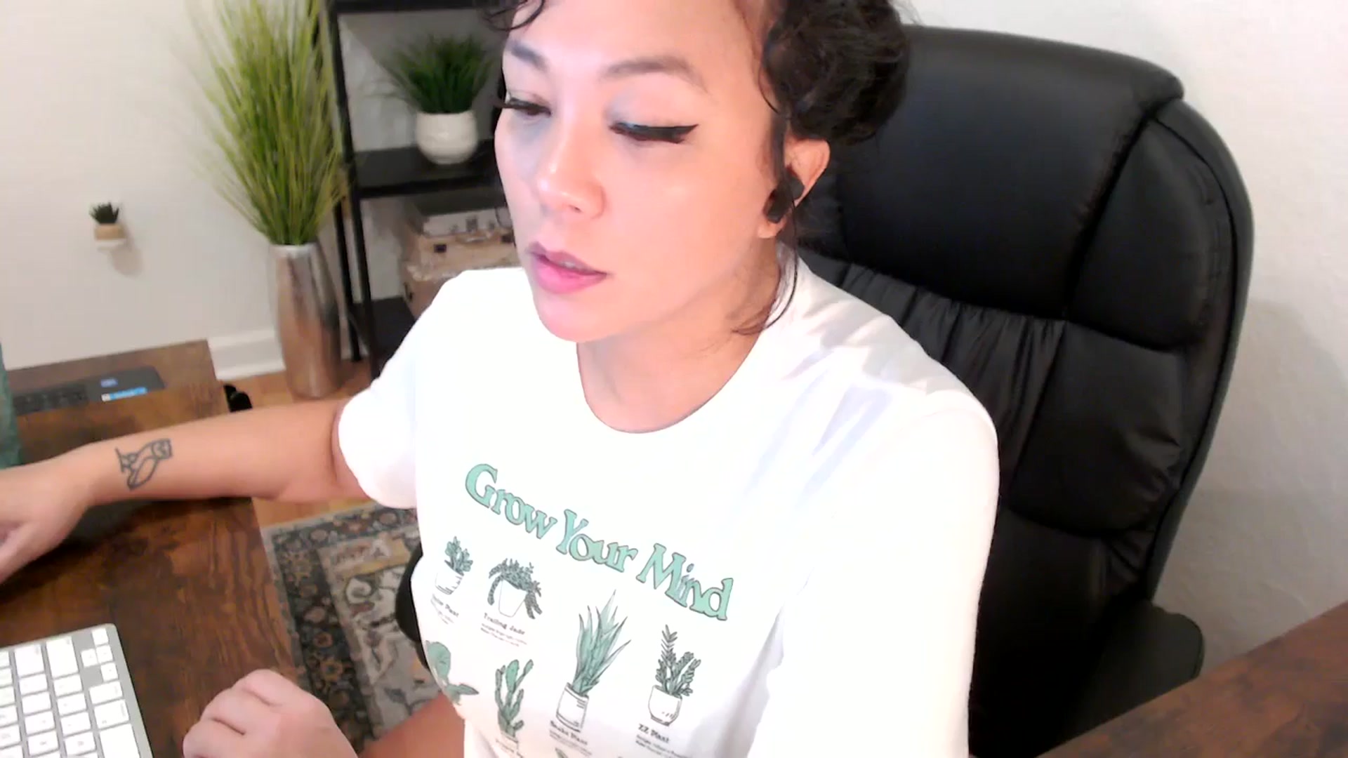 Gallery image thumbnail from MickaylaMinx's myfreecams stream on, 12/03/2024, 16:06 image 19 of 20