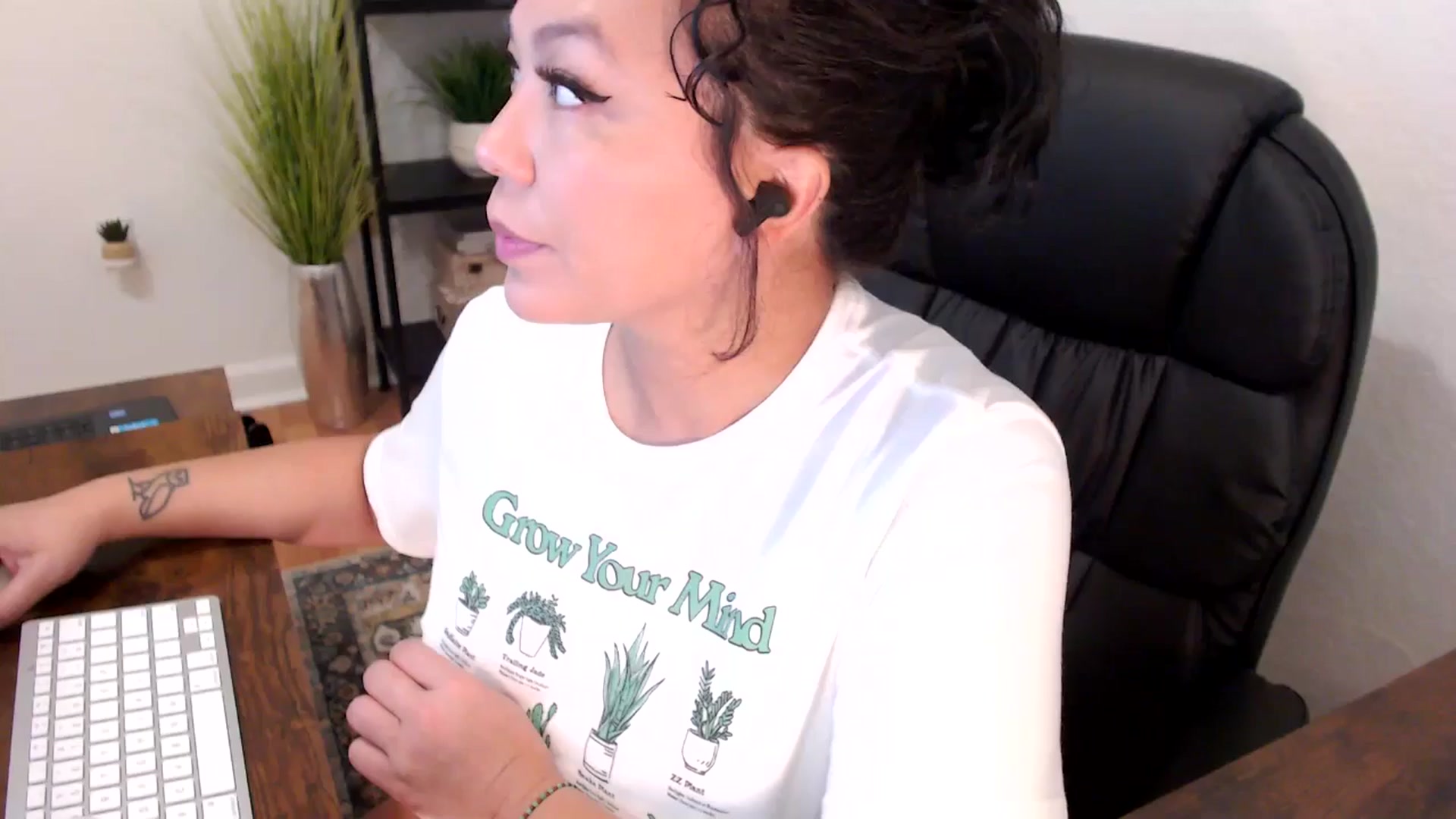 Gallery image thumbnail from MickaylaMinx's myfreecams stream on, 12/03/2024, 16:06 image 13 of 20