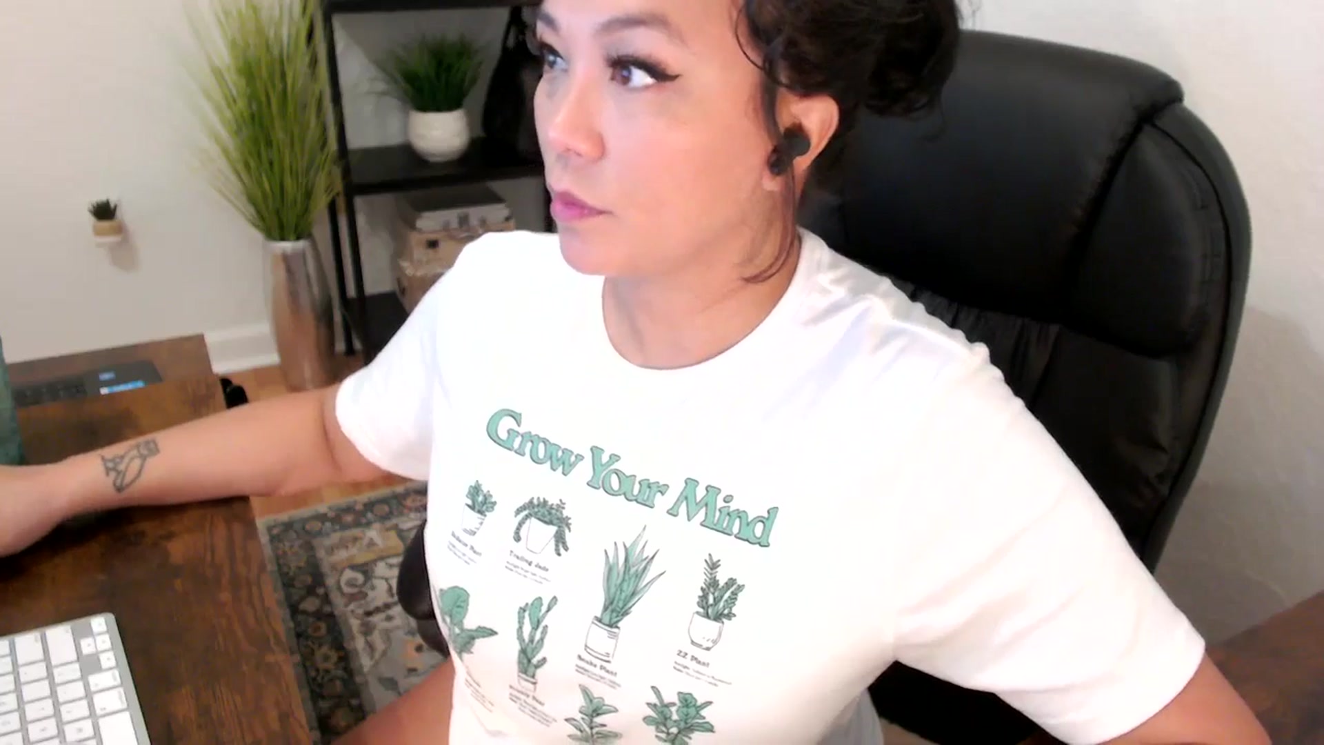Gallery image thumbnail from MickaylaMinx's myfreecams stream on, 12/03/2024, 16:06 image 16 of 20