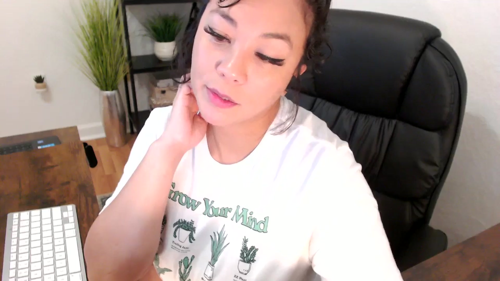 Gallery image thumbnail from MickaylaMinx's myfreecams stream on, 12/03/2024, 16:06 image 8 of 20