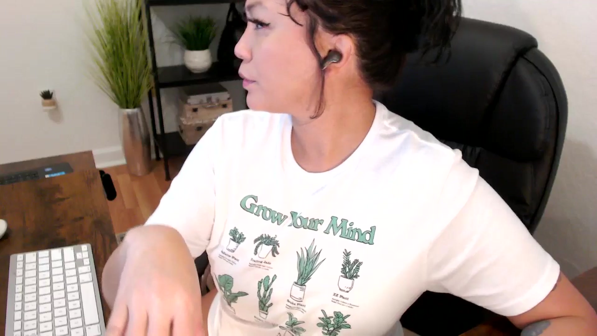 Gallery image thumbnail from MickaylaMinx's myfreecams stream on, 12/03/2024, 16:06 image 2 of 20