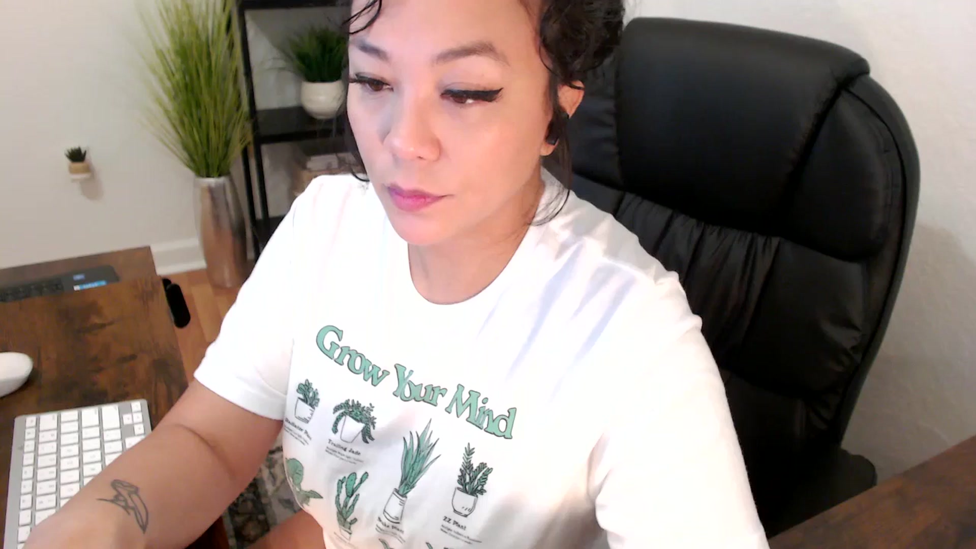 Gallery image thumbnail from MickaylaMinx's myfreecams stream on, 12/03/2024, 16:06 image 5 of 20