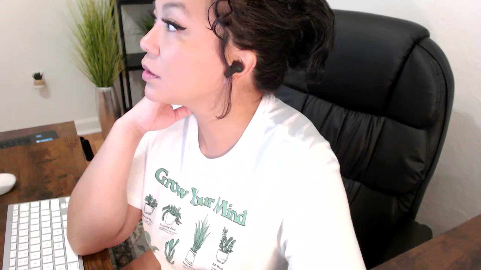 Gallery image thumbnail from MickaylaMinx's myfreecams stream on, 12/03/2024, 16:06 image 4 of 20