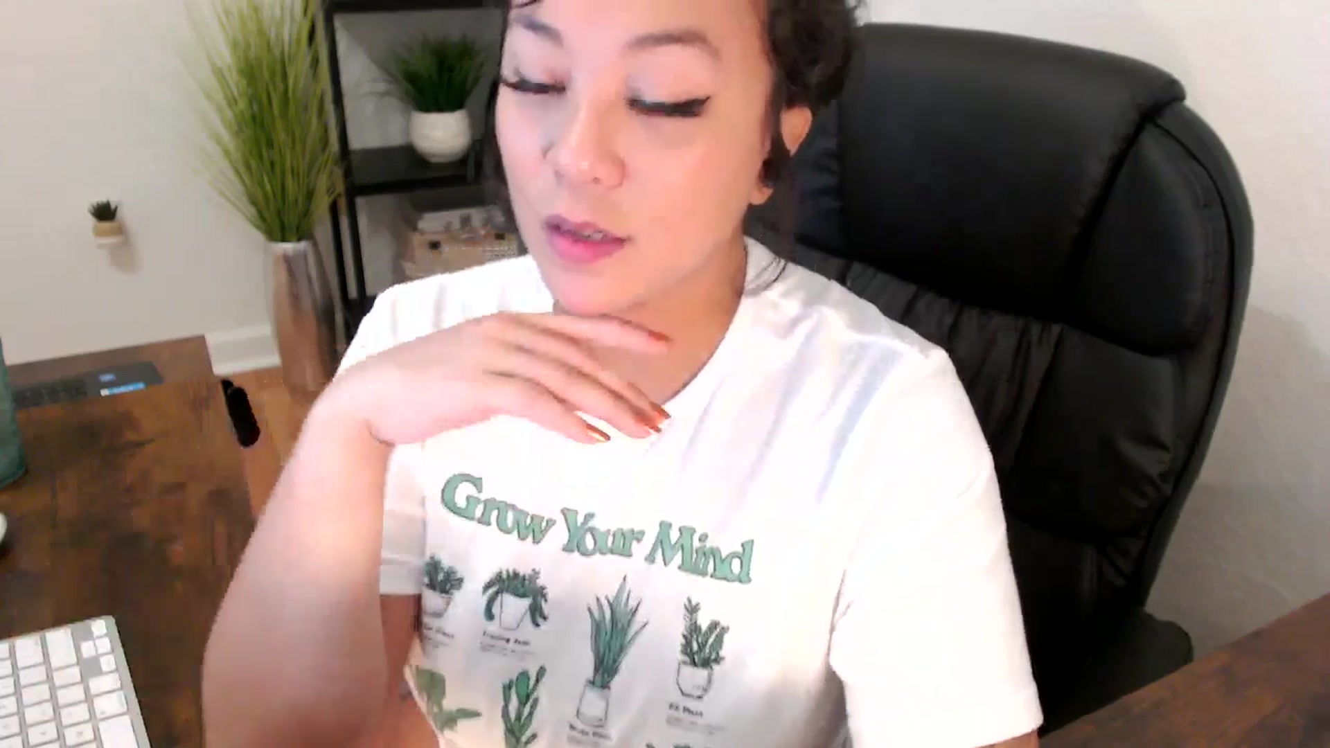 Gallery image thumbnail from MickaylaMinx's myfreecams stream on, 12/03/2024, 16:06 image 17 of 20