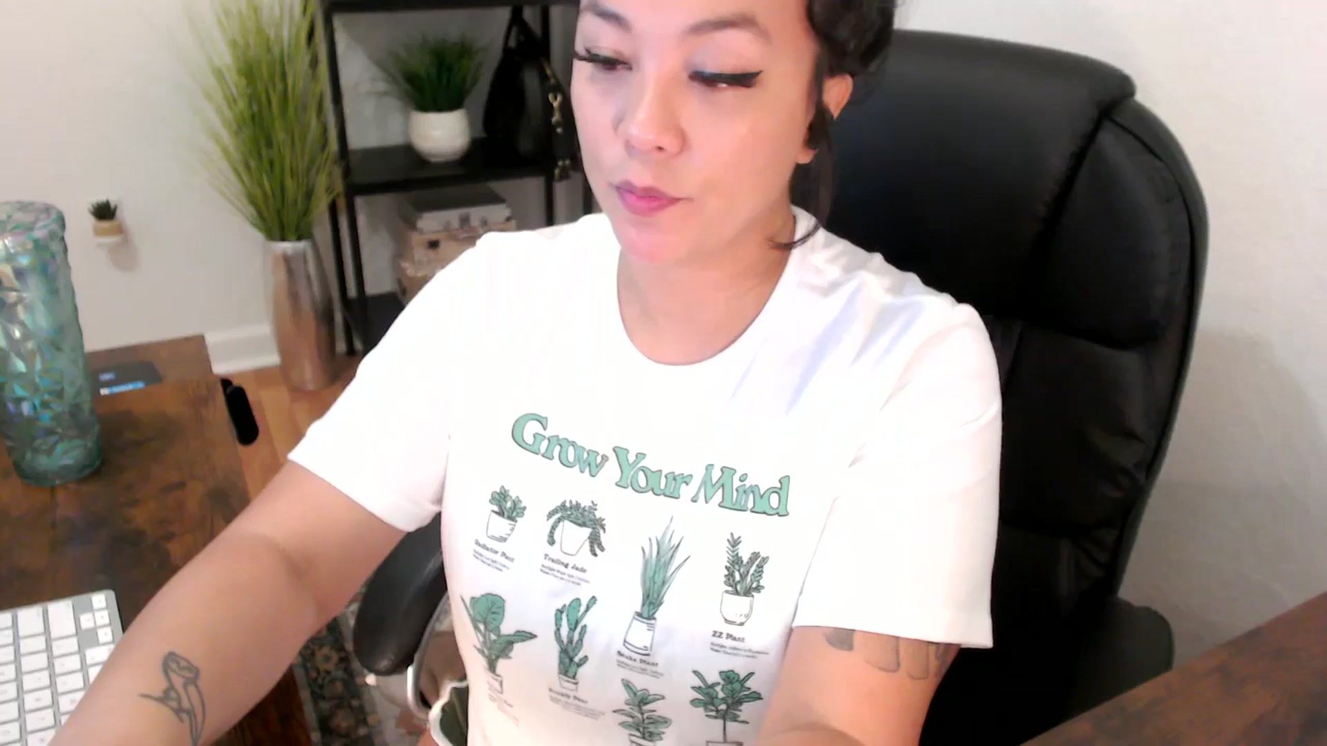 Gallery image thumbnail from MickaylaMinx's myfreecams stream on, 12/03/2024, 16:39 image 13 of 20