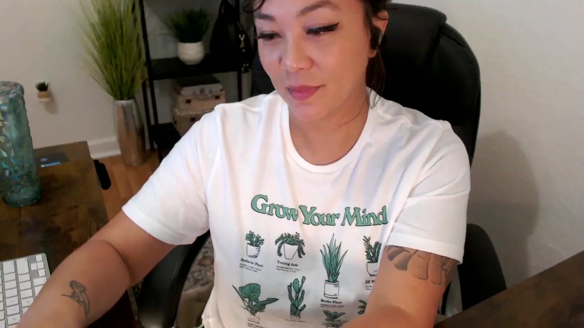 Gallery image thumbnail from MickaylaMinx's myfreecams stream on, 12/03/2024, 16:39 image 18 of 20