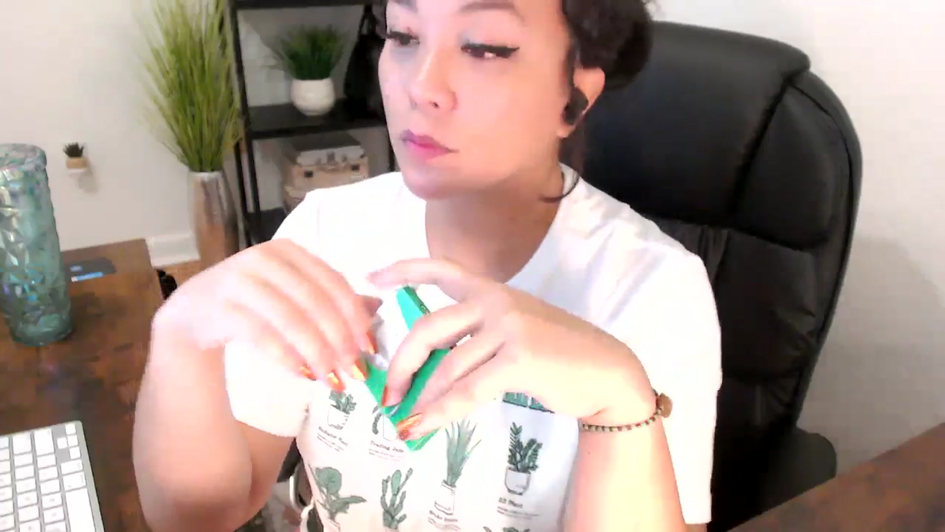 Gallery image thumbnail from MickaylaMinx's myfreecams stream on, 12/03/2024, 16:39 image 12 of 20