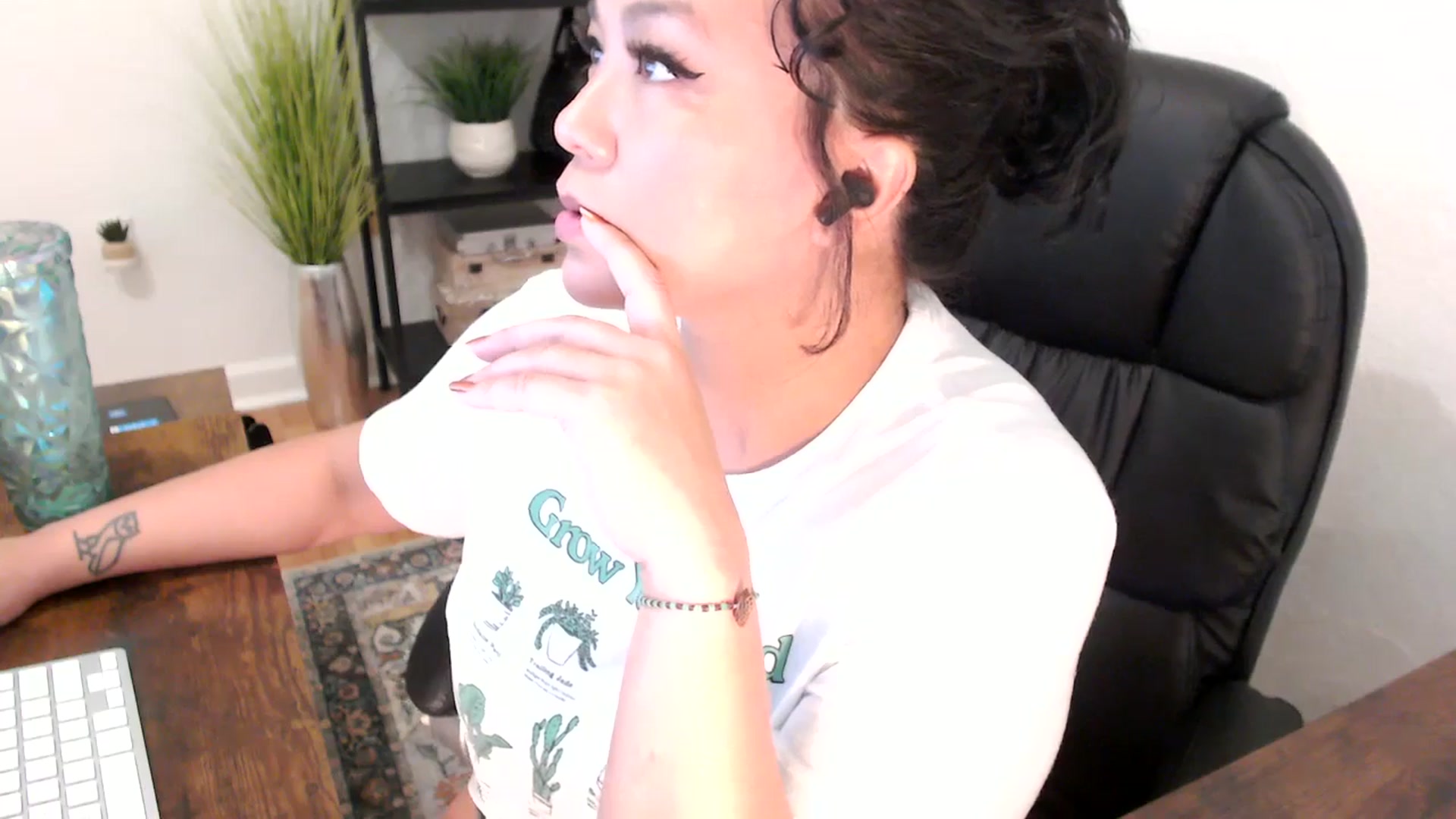Gallery image thumbnail from MickaylaMinx's myfreecams stream on, 12/03/2024, 16:39 image 5 of 20