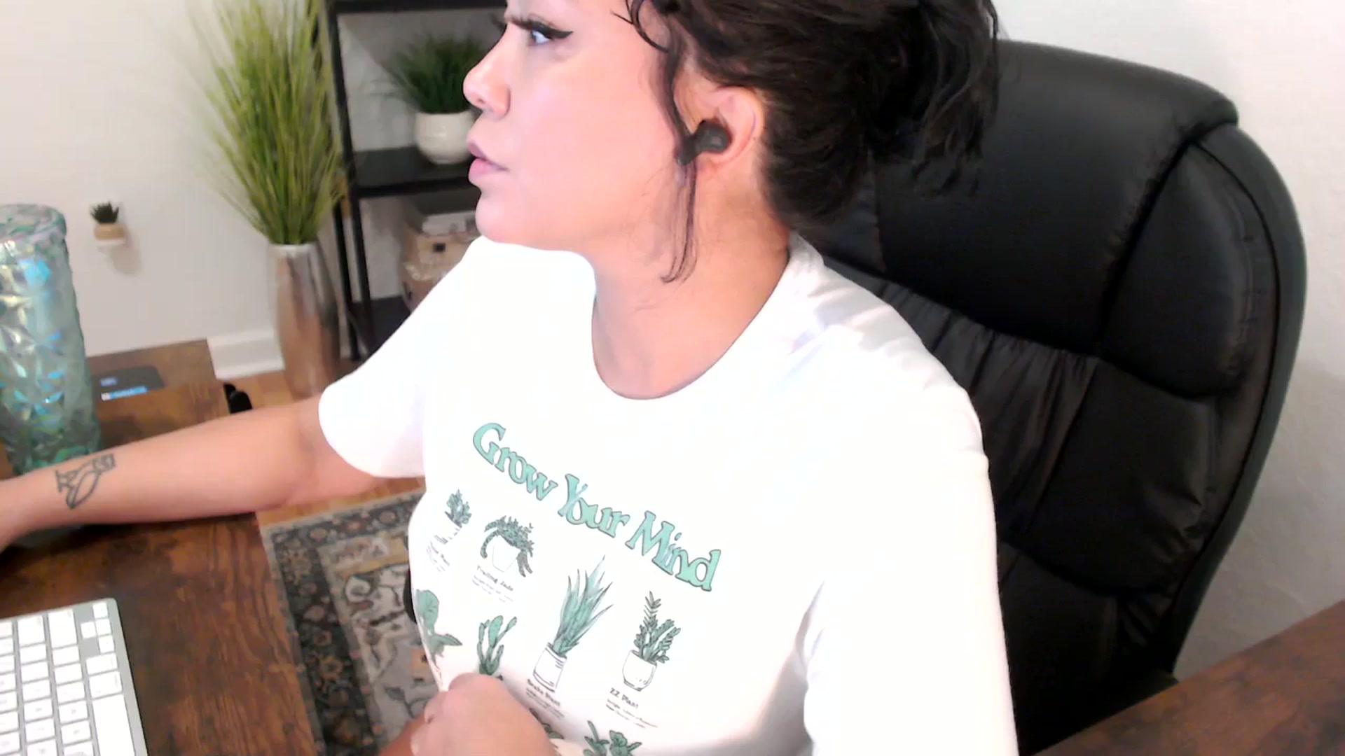 Gallery image thumbnail from MickaylaMinx's myfreecams stream on, 12/03/2024, 16:39 image 4 of 20
