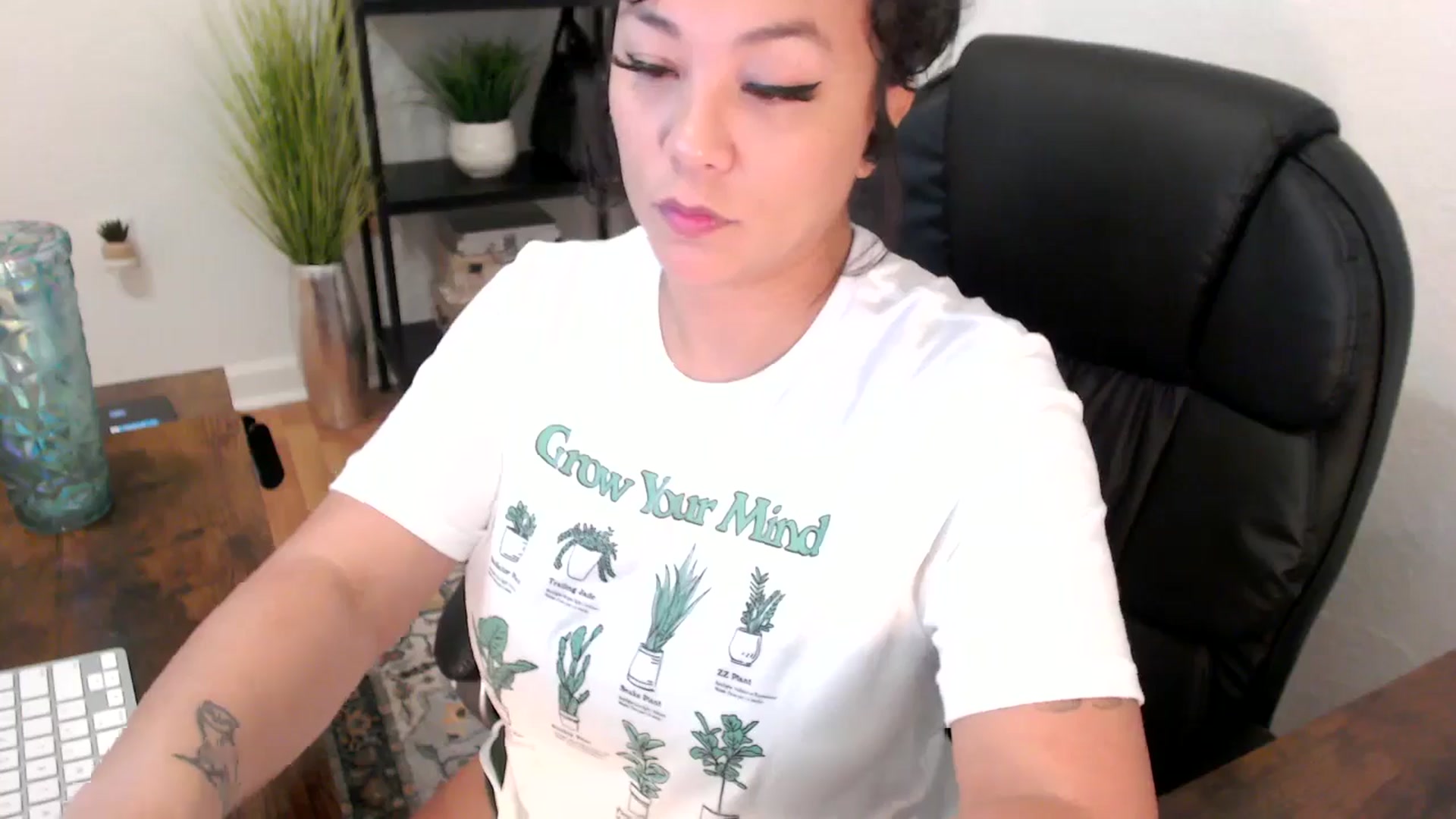Gallery image thumbnail from MickaylaMinx's myfreecams stream on, 12/03/2024, 16:39 image 3 of 20