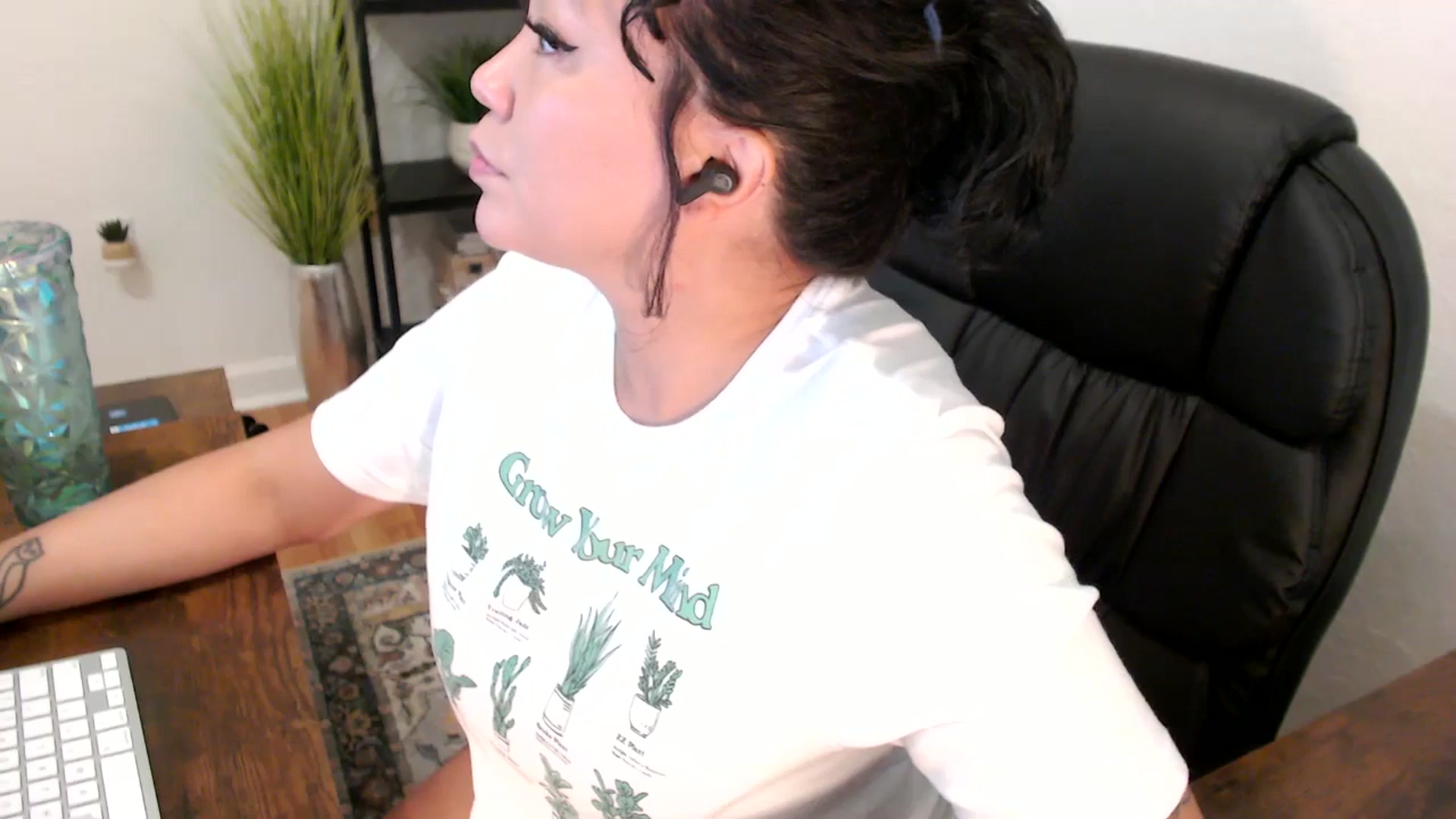 Gallery image thumbnail from MickaylaMinx's myfreecams stream on, 12/03/2024, 16:39 image 11 of 20