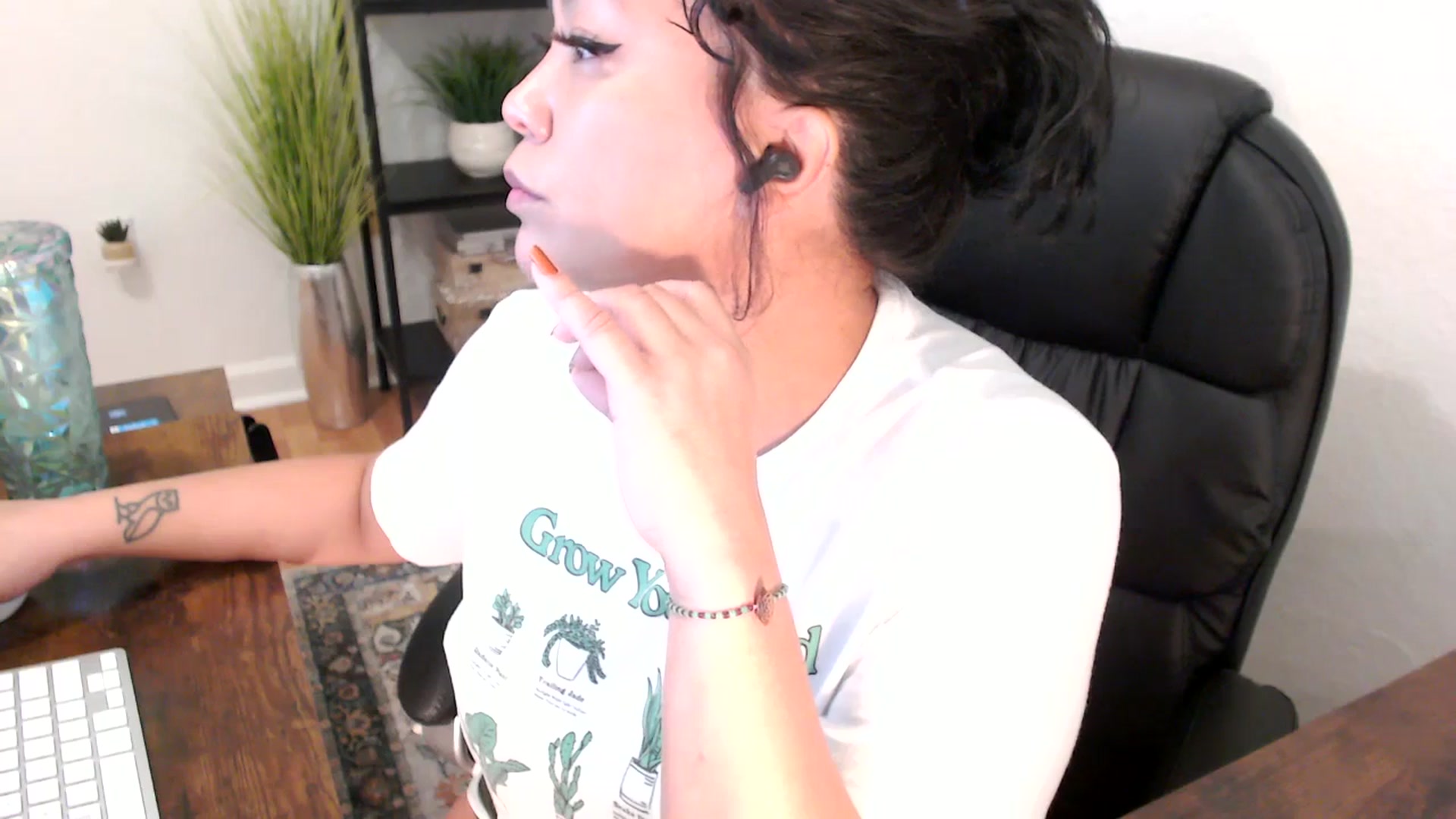 Gallery image thumbnail from MickaylaMinx's myfreecams stream on, 12/03/2024, 16:39 image 8 of 20