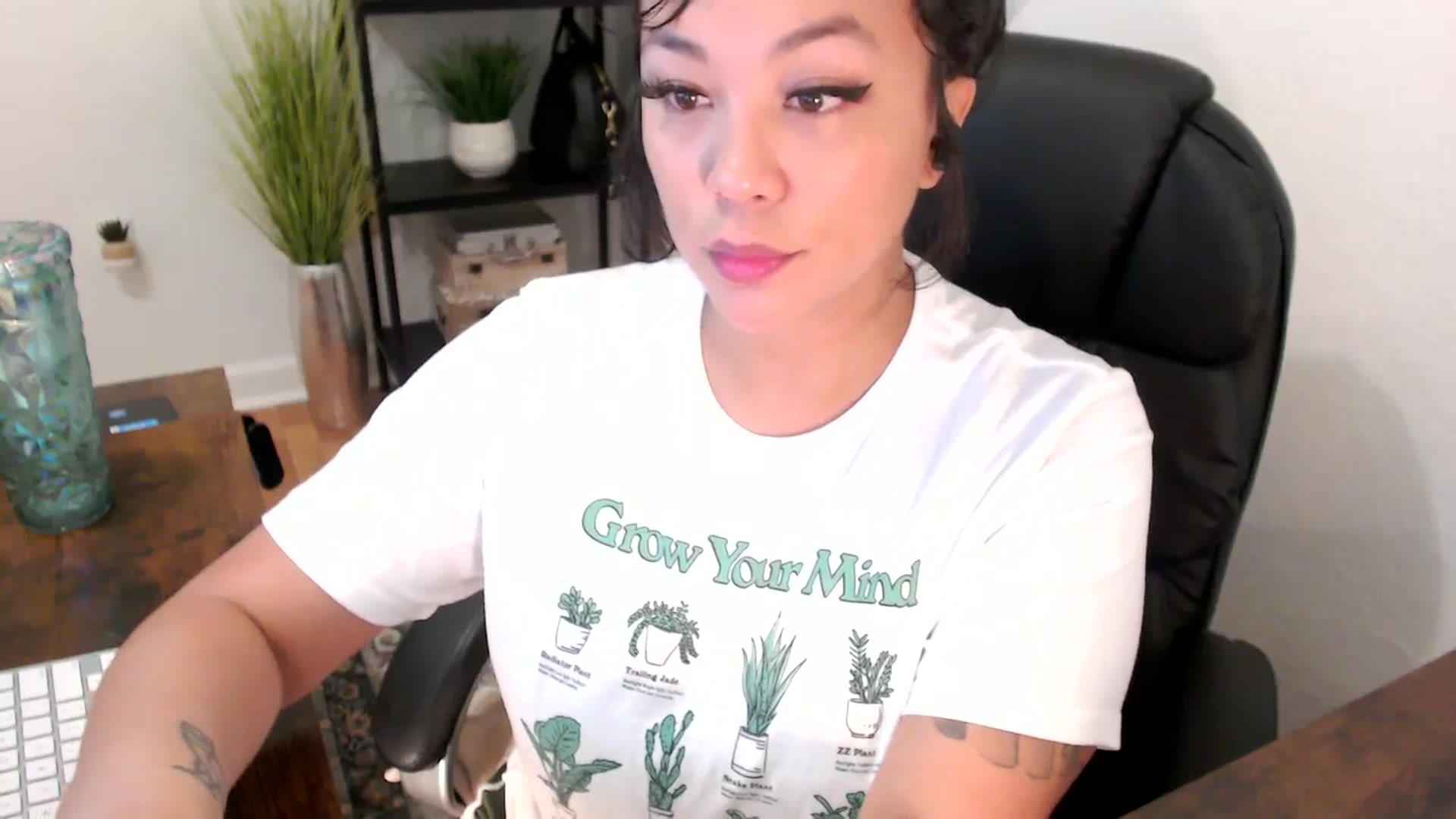 Gallery image thumbnail from MickaylaMinx's myfreecams stream on, 12/03/2024, 16:39 image 9 of 20