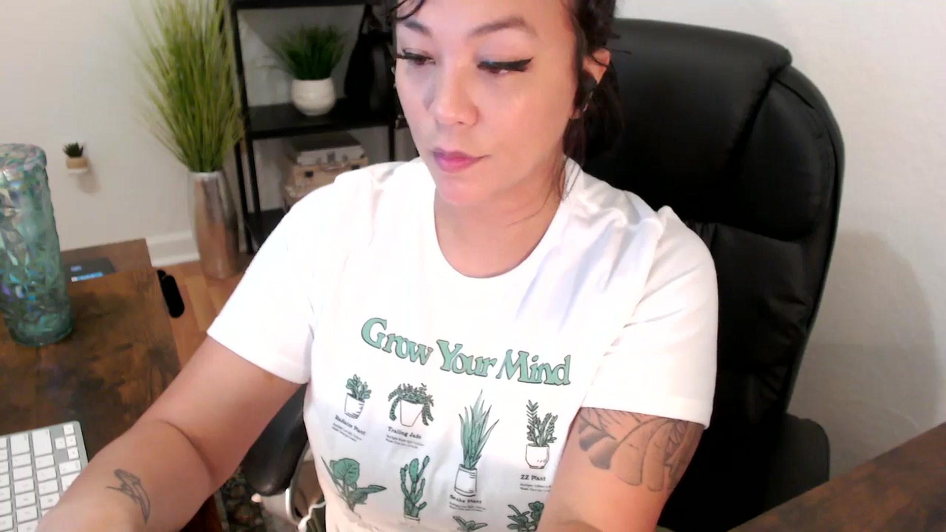 Gallery image thumbnail from MickaylaMinx's myfreecams stream on, 12/03/2024, 16:39 image 15 of 20