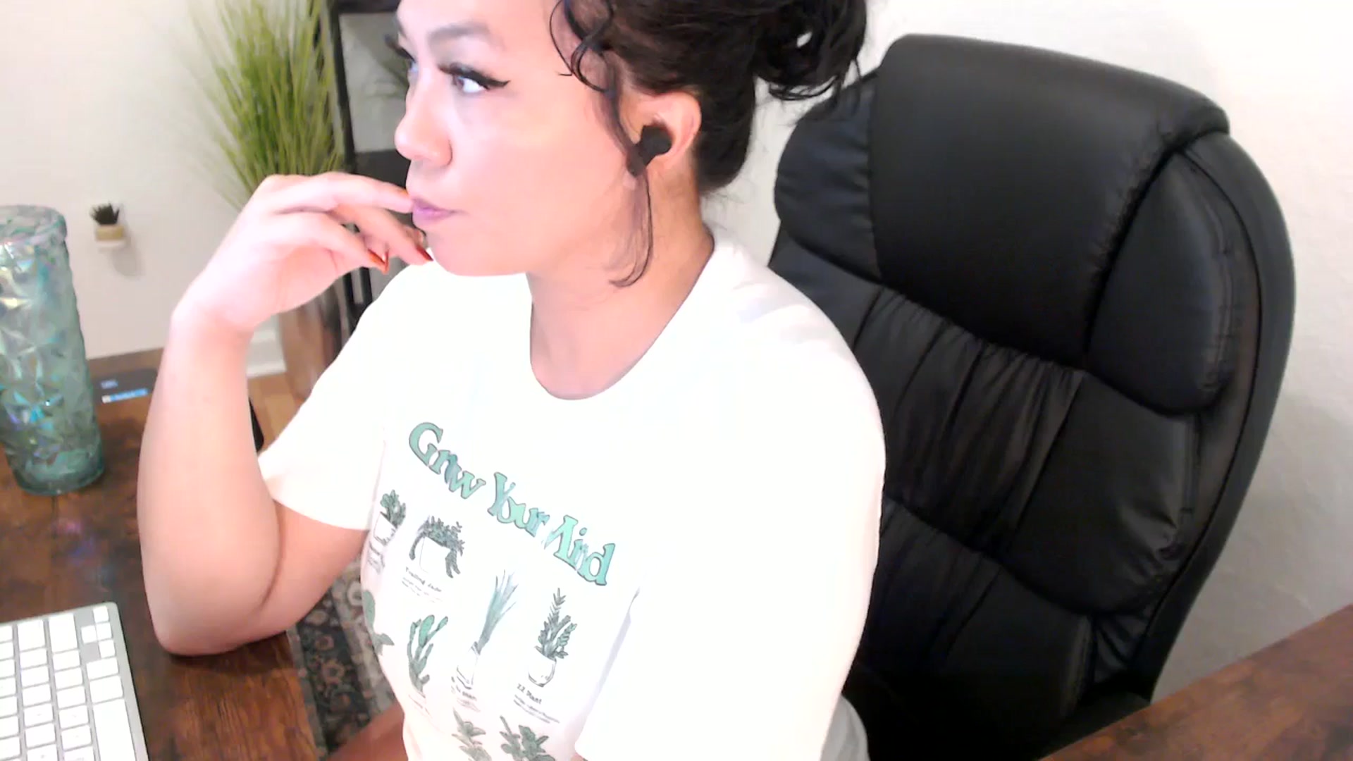 Gallery image thumbnail from MickaylaMinx's myfreecams stream on, 12/03/2024, 16:39 image 2 of 20