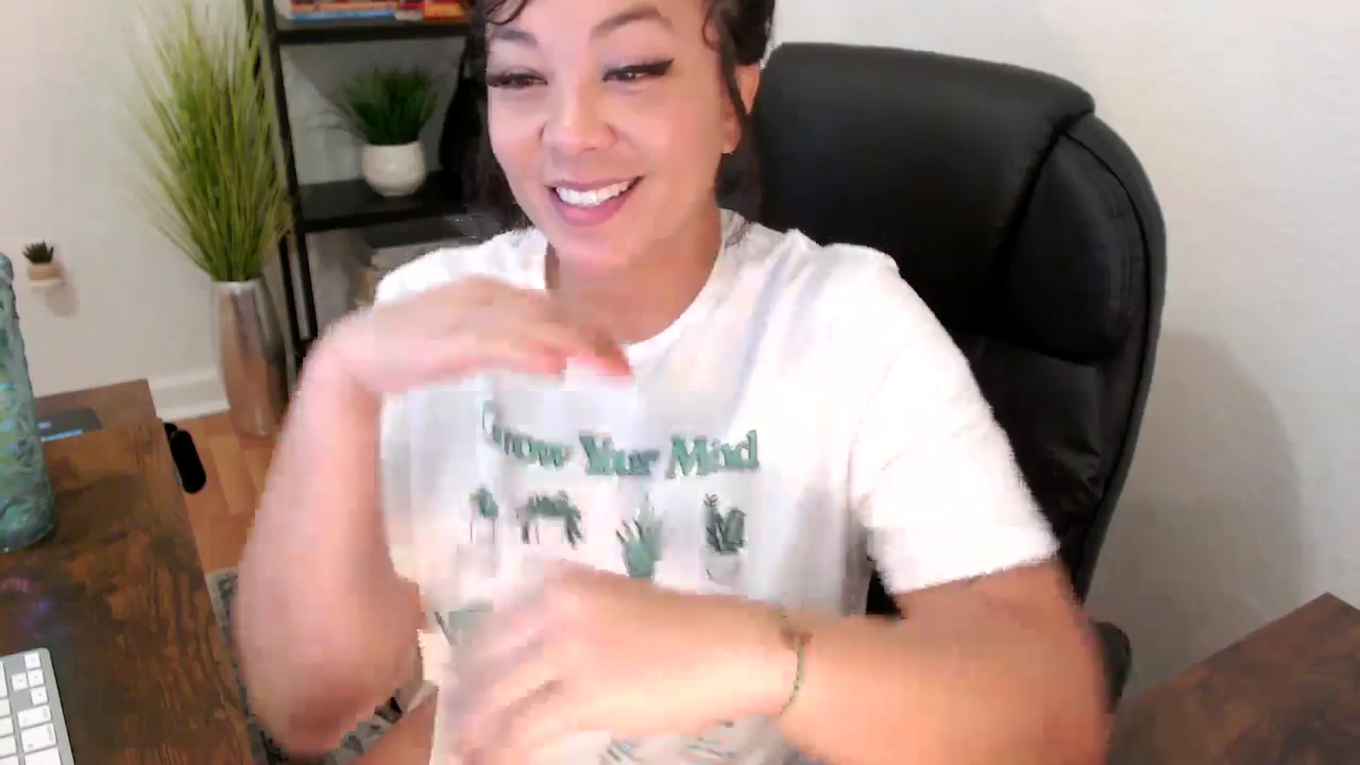 Gallery image thumbnail from MickaylaMinx's myfreecams stream on, 12/03/2024, 16:58 image 17 of 20