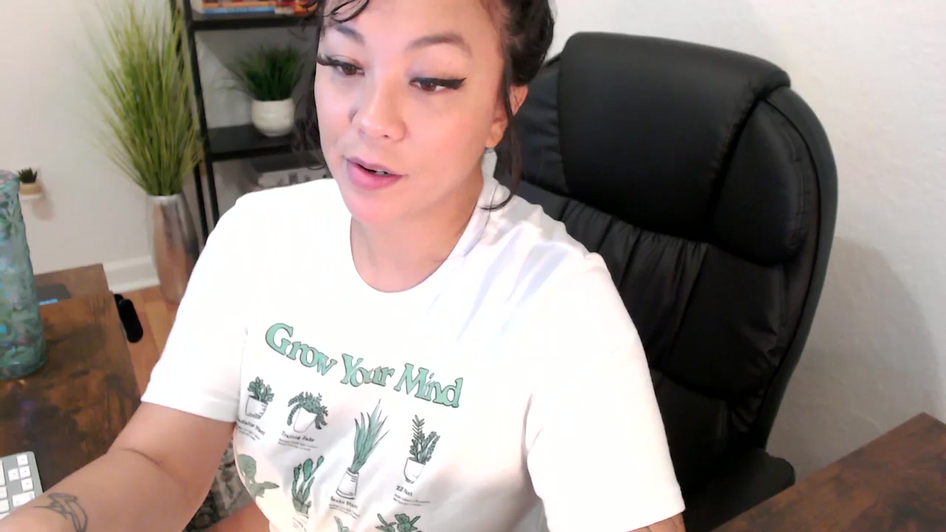 Gallery image thumbnail from MickaylaMinx's myfreecams stream on, 12/03/2024, 16:58 image 10 of 20