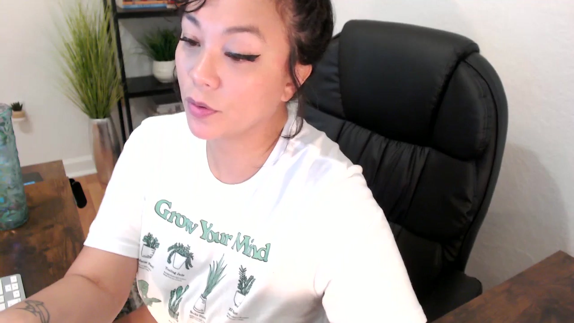 Gallery image thumbnail from MickaylaMinx's myfreecams stream on, 12/03/2024, 16:58 image 9 of 20