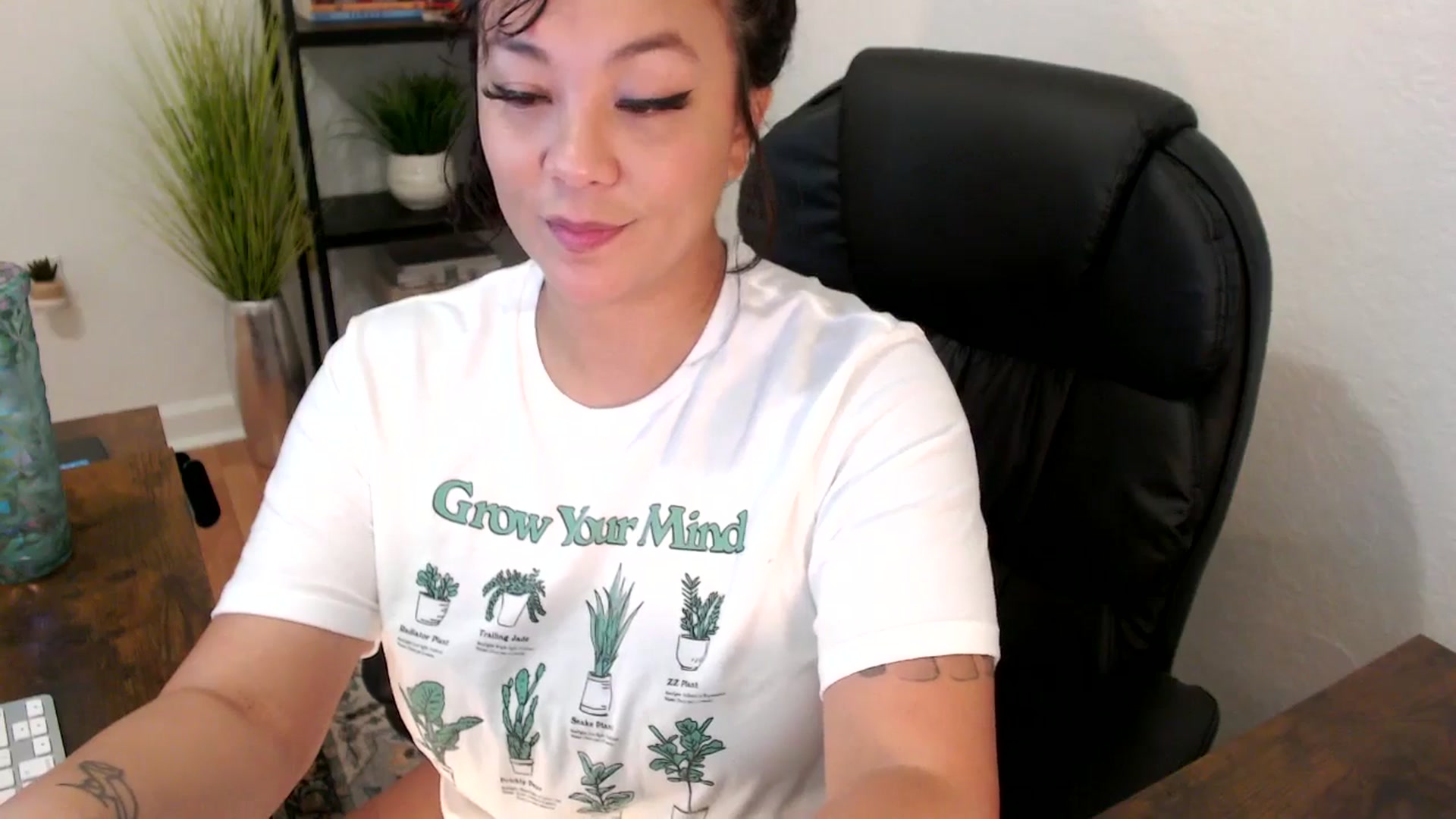 Gallery image thumbnail from MickaylaMinx's myfreecams stream on, 12/03/2024, 16:58 image 6 of 20