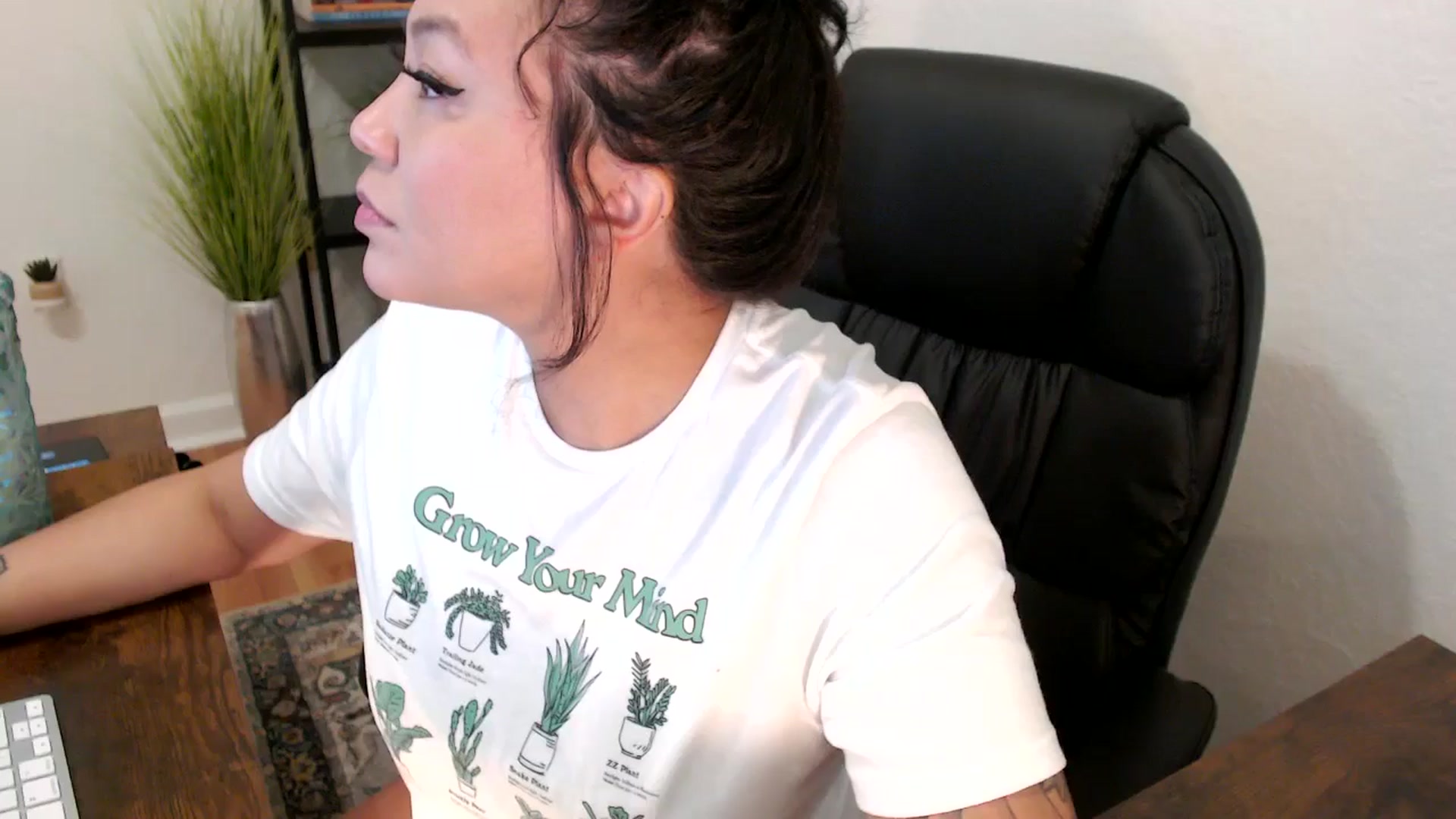 Gallery image thumbnail from MickaylaMinx's myfreecams stream on, 12/03/2024, 16:58 image 14 of 20