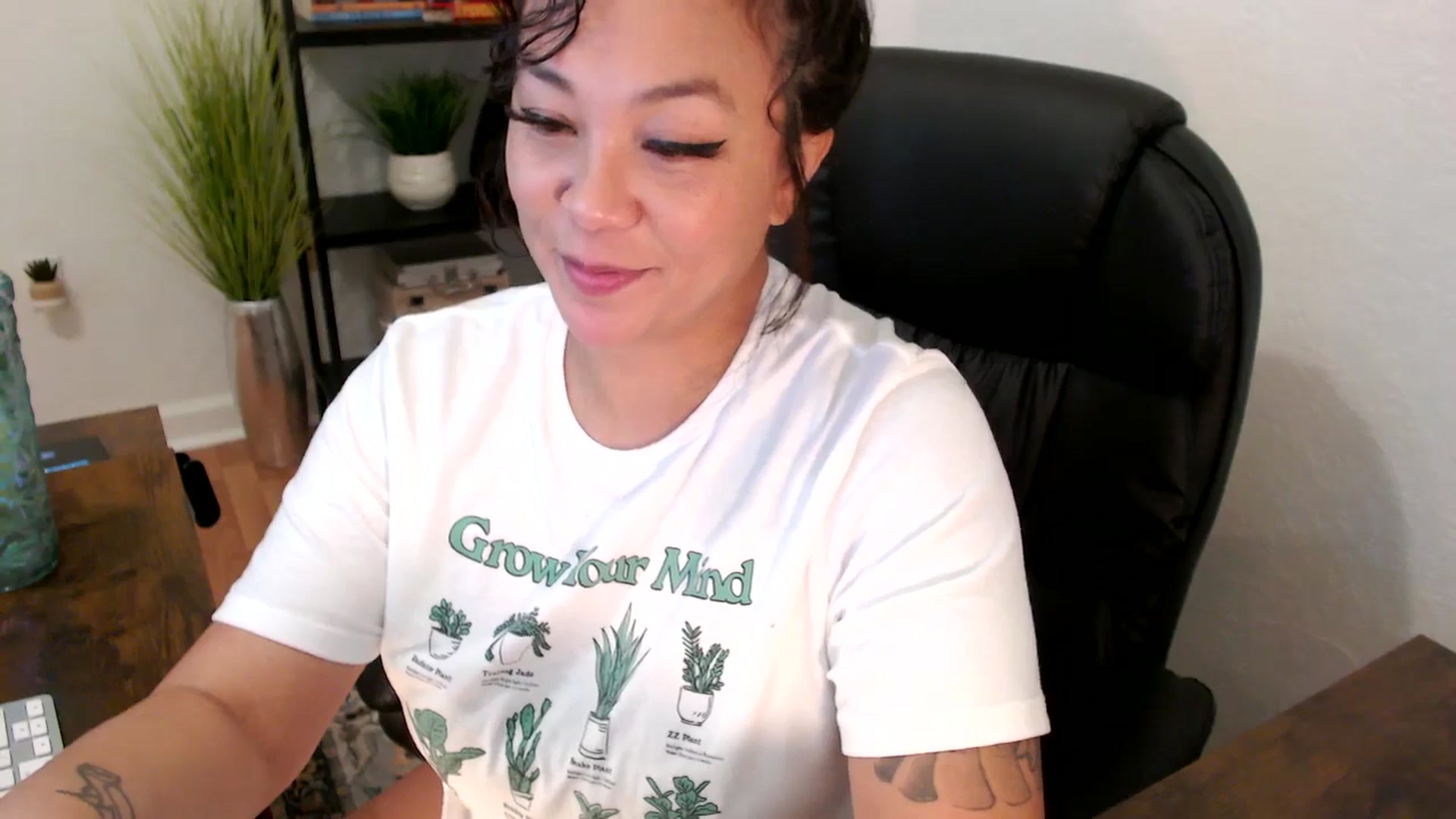Gallery image thumbnail from MickaylaMinx's myfreecams stream on, 12/03/2024, 16:58 image 16 of 20