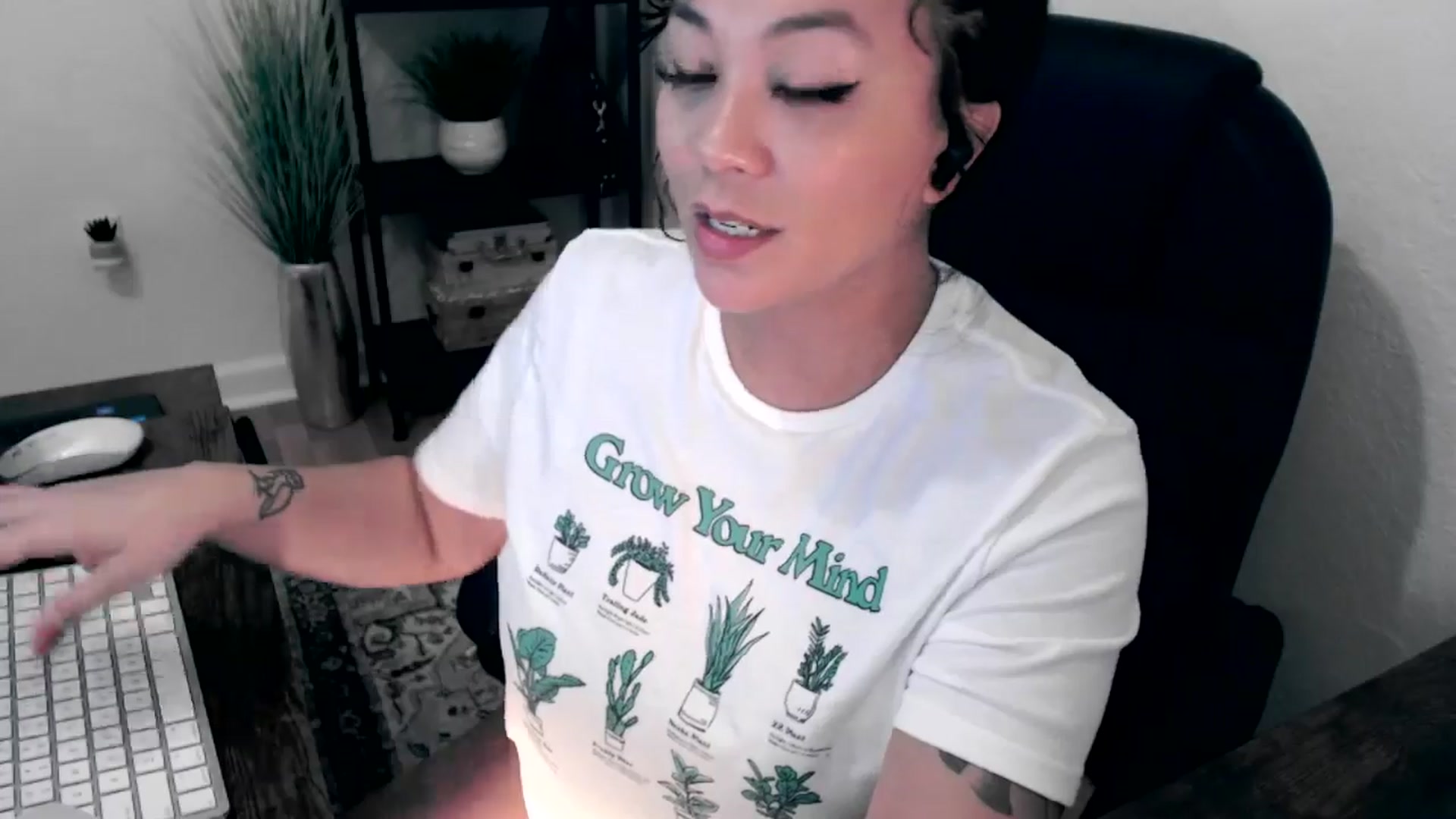 Gallery image thumbnail from MickaylaMinx's myfreecams stream on, 12/03/2024, 17:41 image 9 of 20