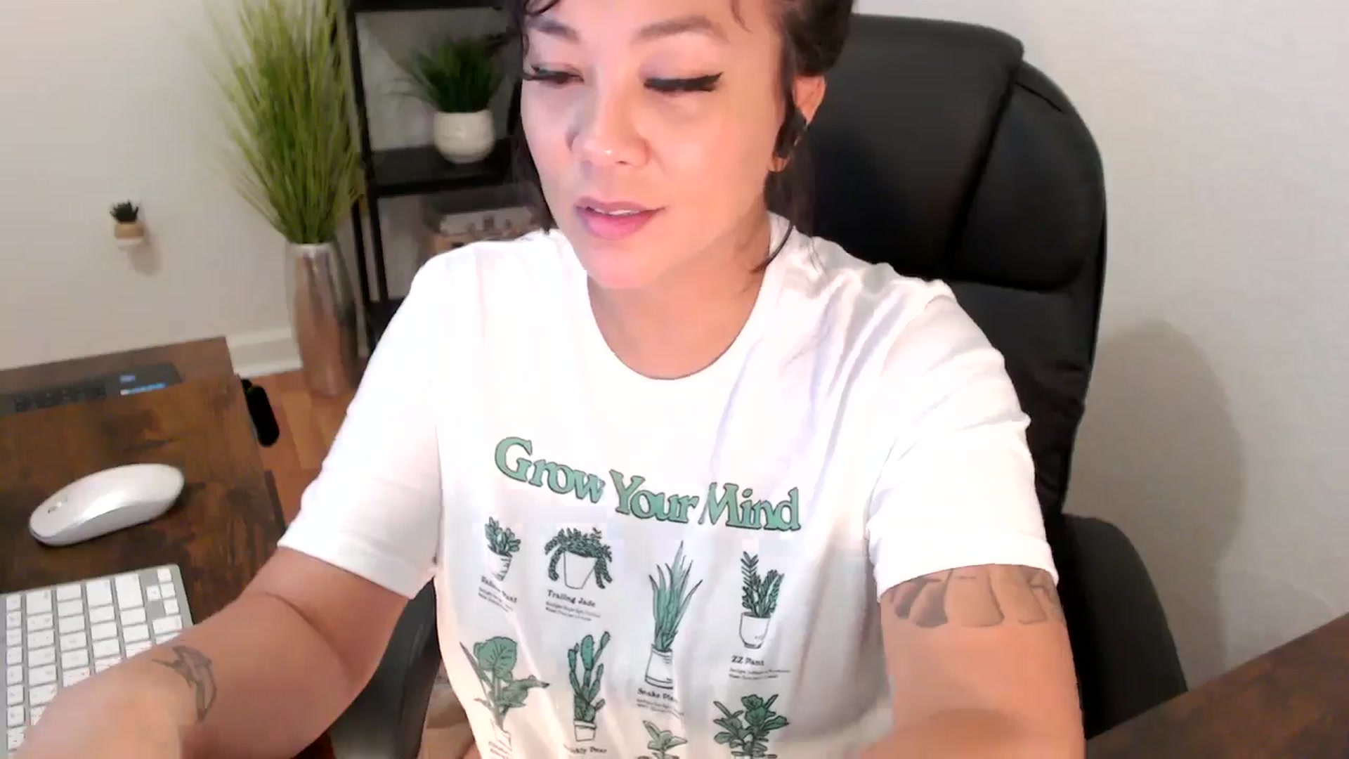 Gallery image thumbnail from MickaylaMinx's myfreecams stream on, 12/03/2024, 18:06 image 17 of 20