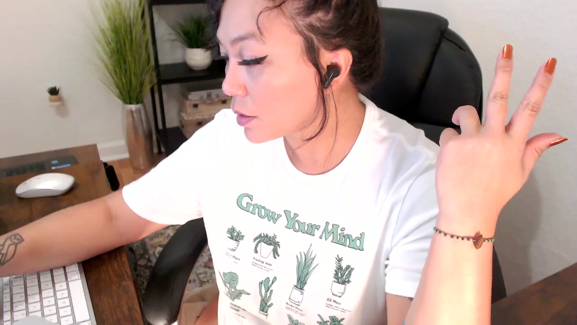Gallery image thumbnail from MickaylaMinx's myfreecams stream on, 12/03/2024, 18:06 image 4 of 20