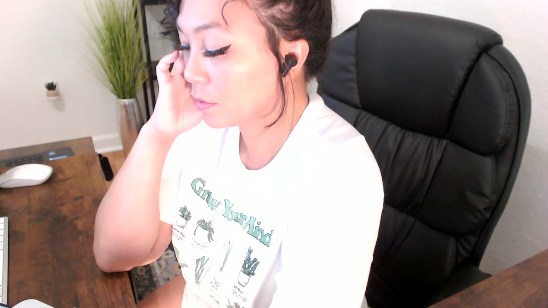 Gallery image thumbnail from MickaylaMinx's myfreecams stream on, 12/03/2024, 18:06 image 2 of 20