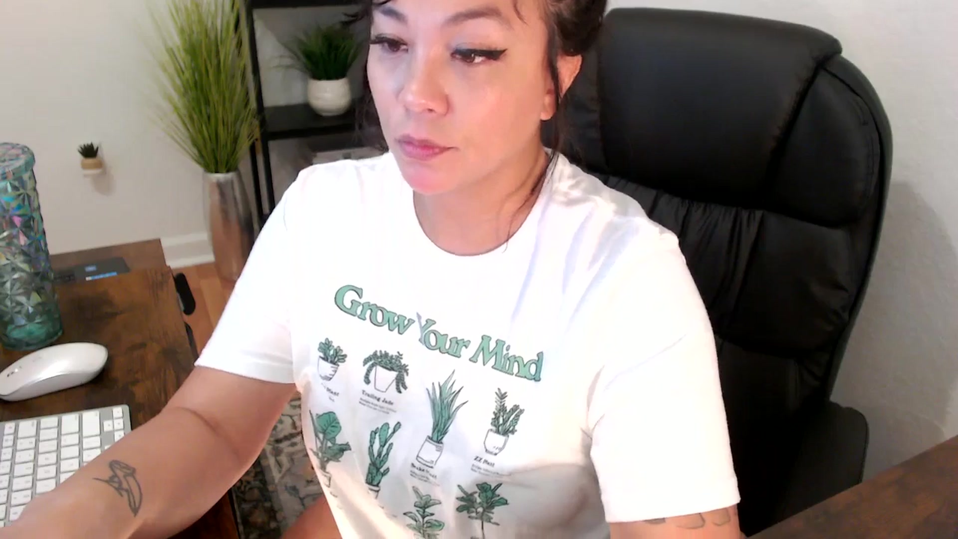 Gallery image thumbnail from MickaylaMinx's myfreecams stream on, 12/03/2024, 18:51 image 16 of 20