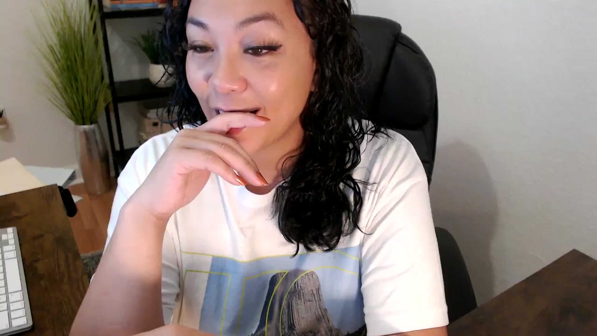 Gallery image thumbnail from MickaylaMinx's myfreecams stream on, 12/04/2024, 16:23 image 15 of 20