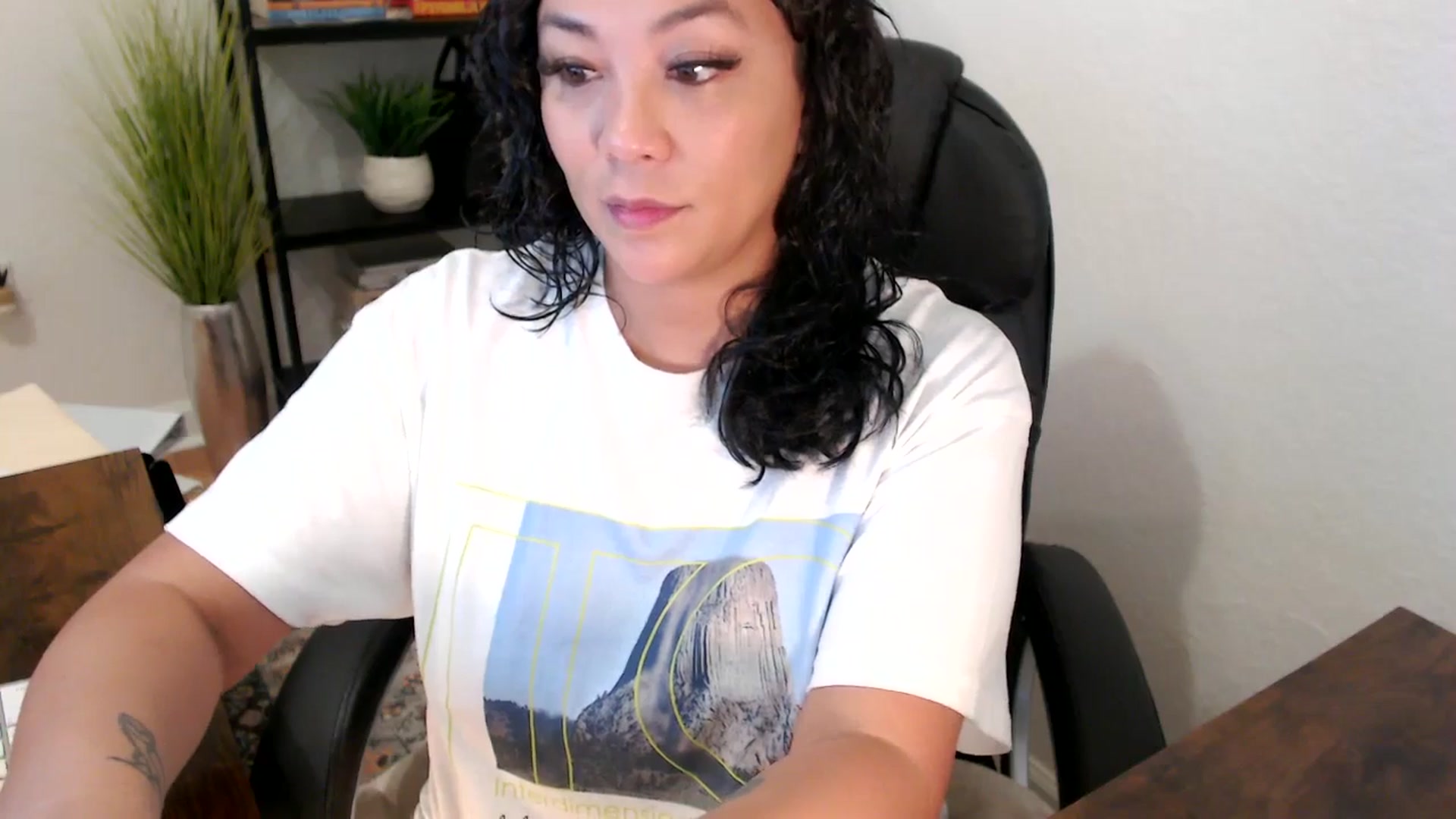 Gallery image thumbnail from MickaylaMinx's myfreecams stream on, 12/04/2024, 16:23 image 19 of 20
