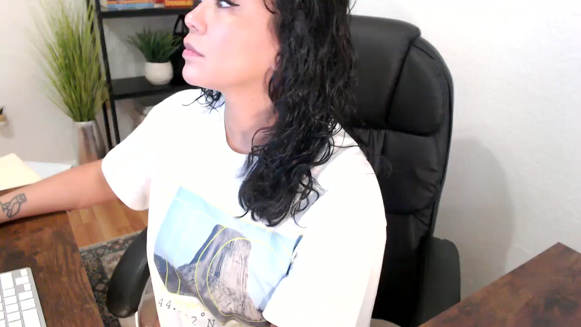 Gallery image thumbnail from MickaylaMinx's myfreecams stream on, 12/04/2024, 16:23 image 17 of 20