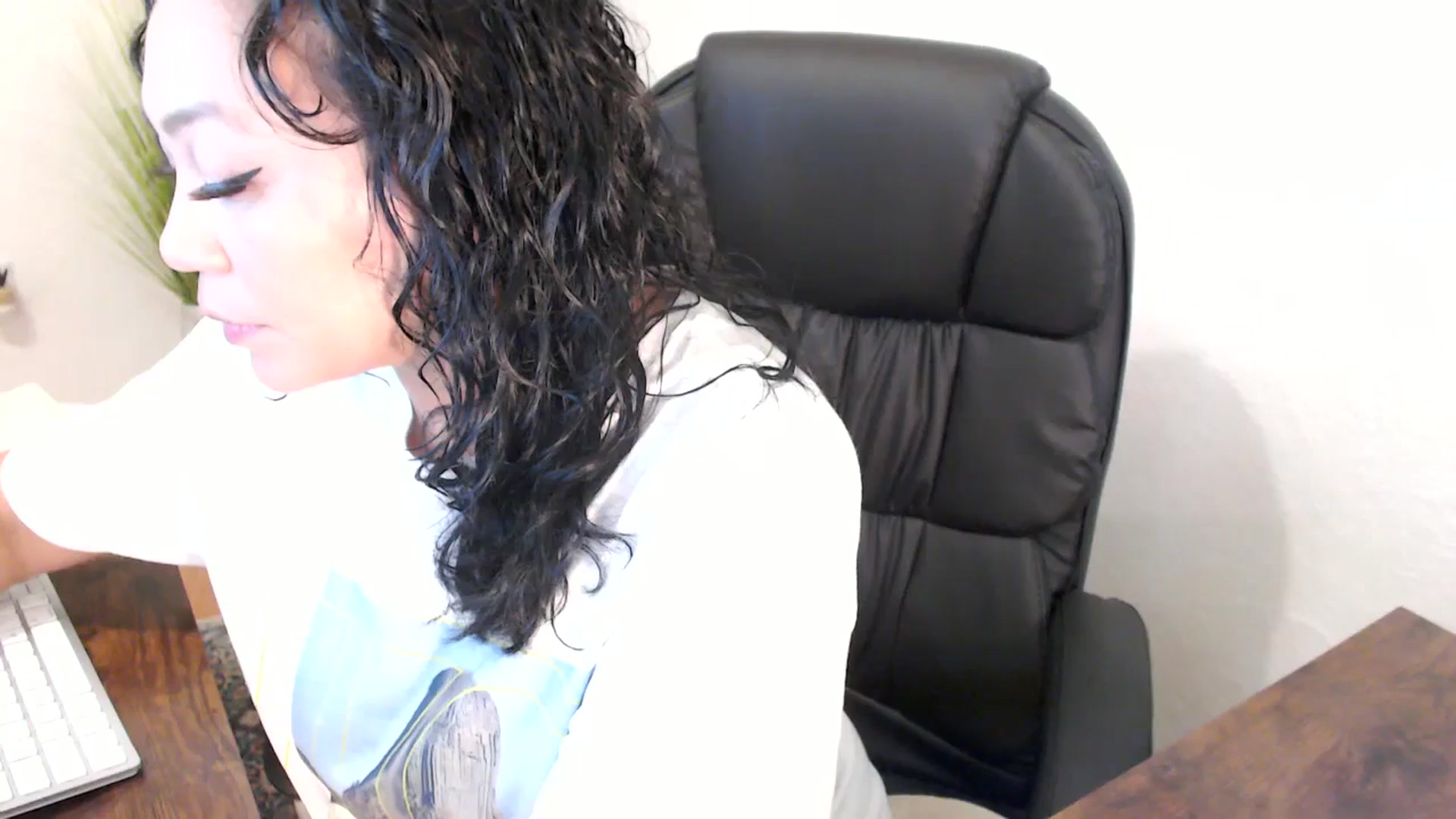 Gallery image thumbnail from MickaylaMinx's myfreecams stream on, 12/04/2024, 16:23 image 16 of 20