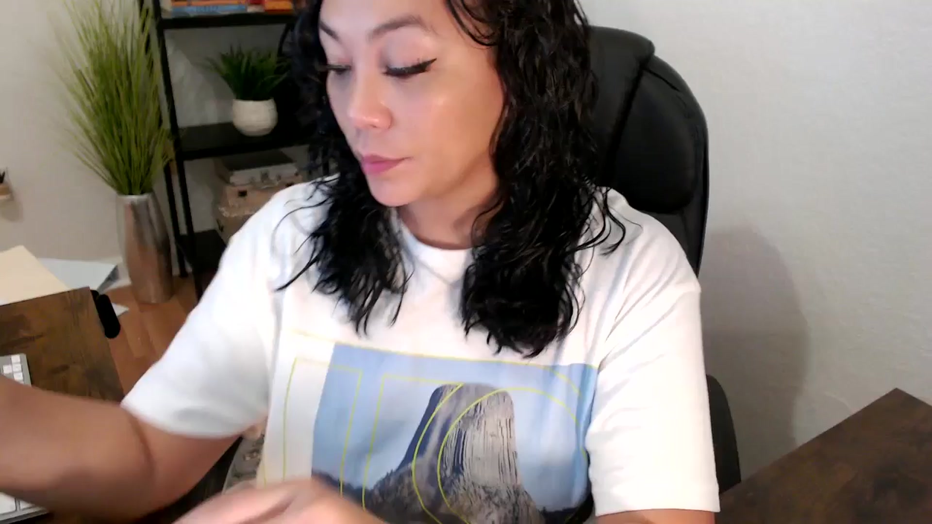Gallery image thumbnail from MickaylaMinx's myfreecams stream on, 12/04/2024, 16:23 image 1 of 20