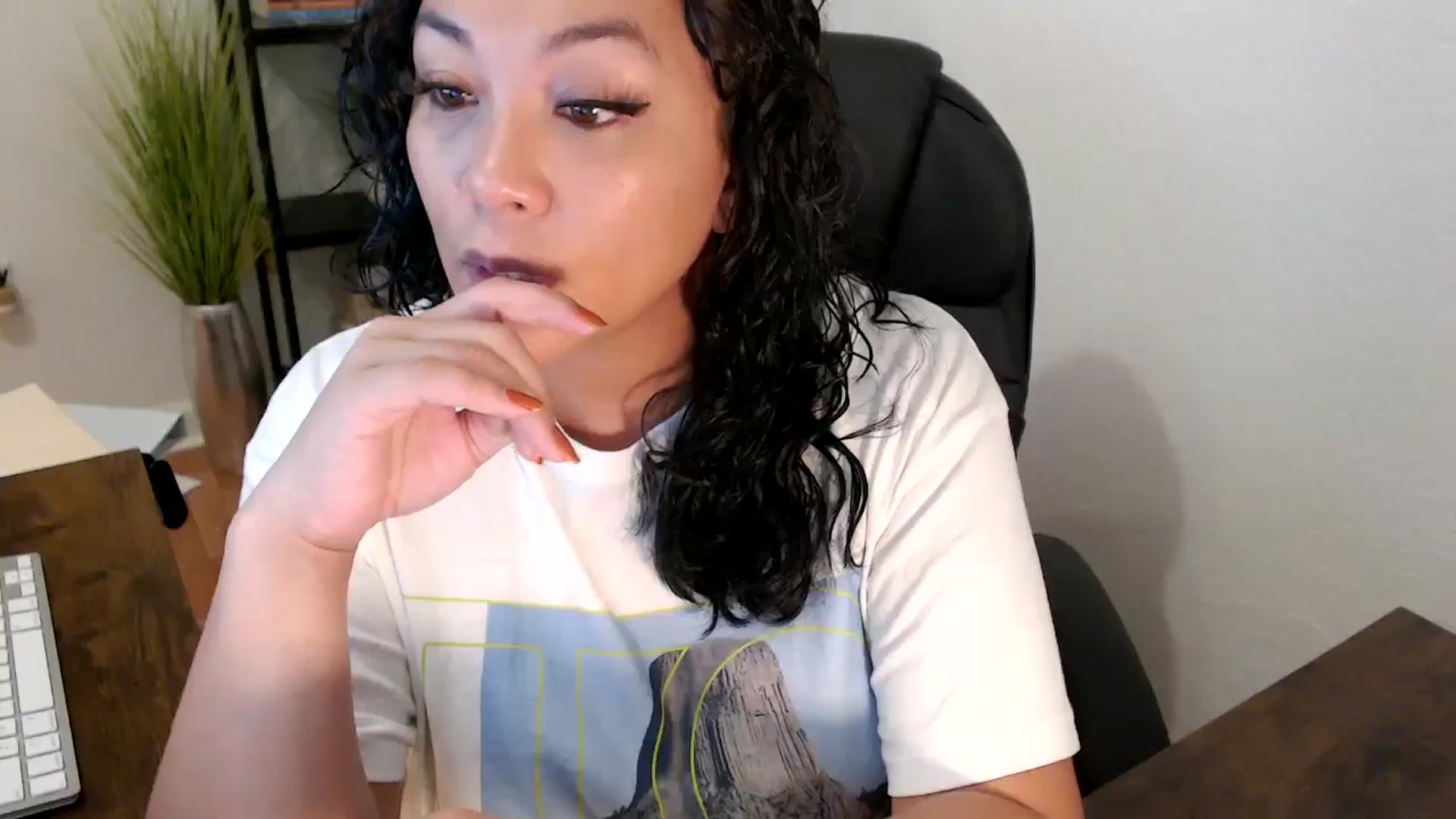 Gallery image thumbnail from MickaylaMinx's myfreecams stream on, 12/04/2024, 16:23 image 13 of 20